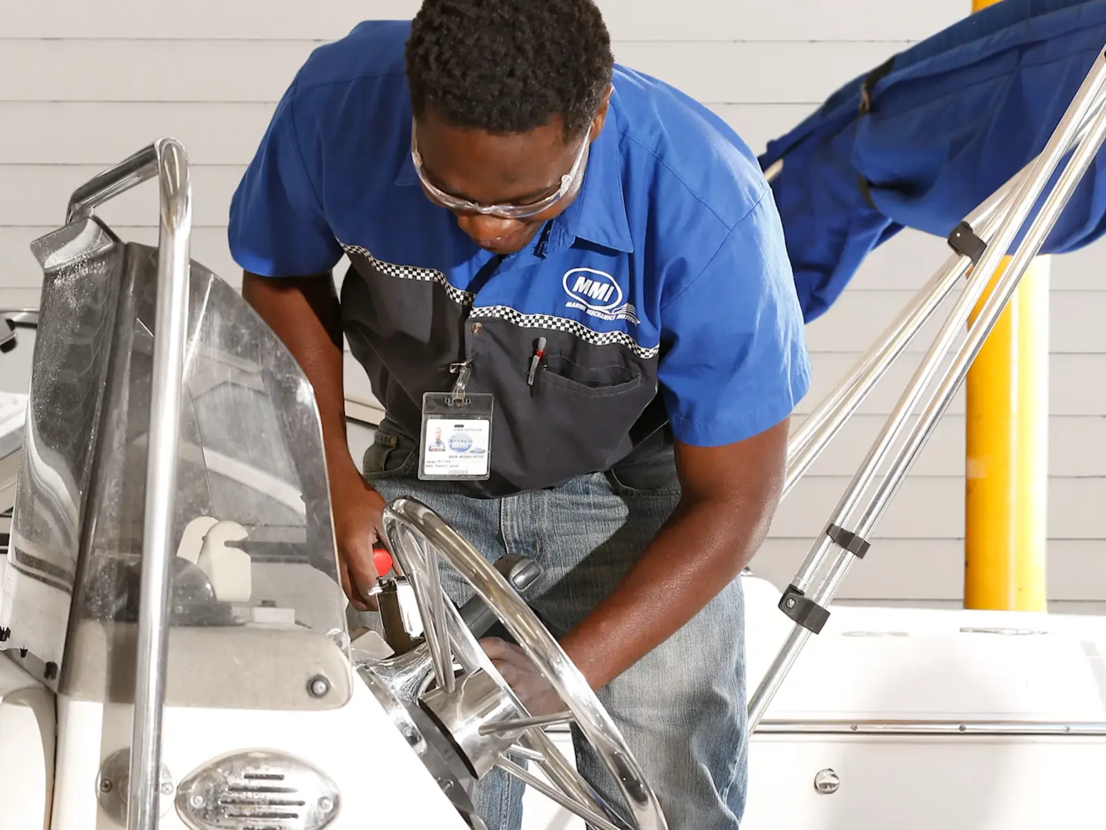 MARINE MECHANIC JOB OVERVIEW & CAREER OPPORTUNITIES