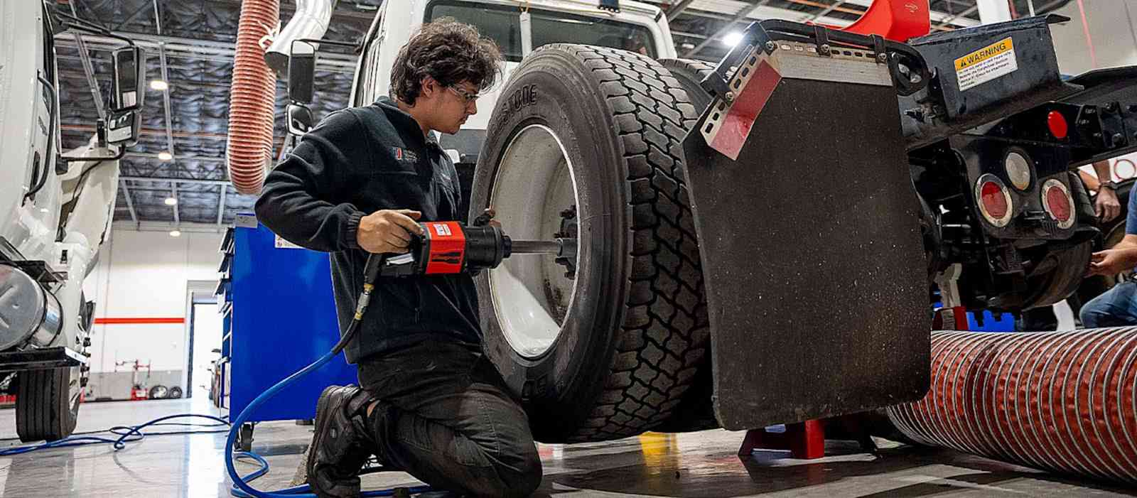 Diesel Mechanic School Near Houston, Texas