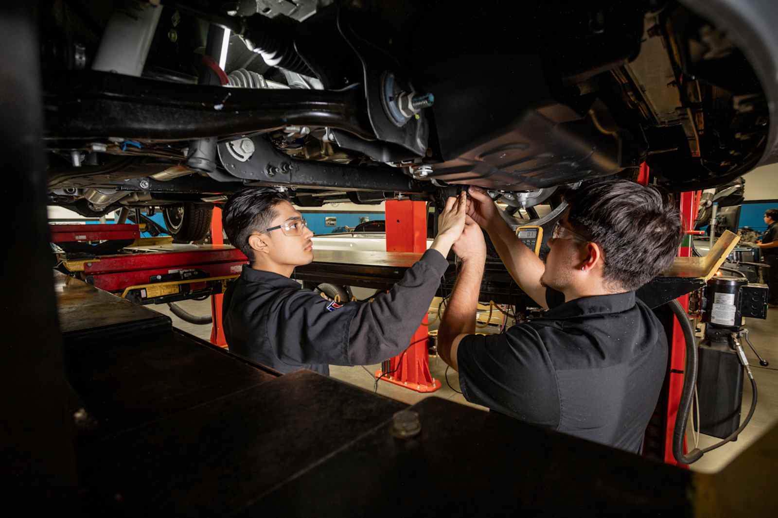 Common Car Problems in Dallas, TX, and How Technicians Diagnose Them