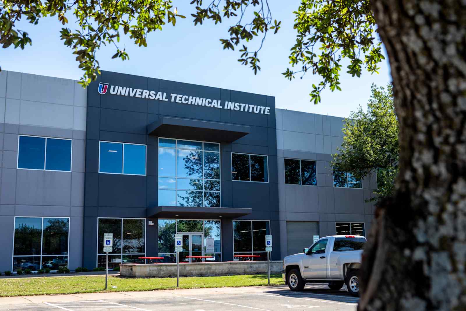 TRADE SCHOOL NEAR CEDAR PARK, TEXAS, FOR HANDS-ON CAREER TRAINING