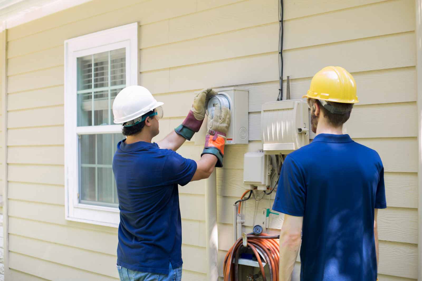 Electrical Technician vs. Electrician: A Quick Comparison