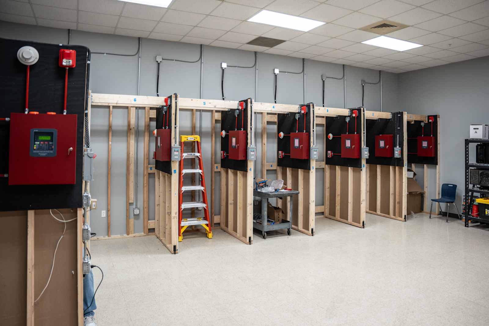 Electrician Apprenticeship vs. Trade School: Time, Cost and Career Paths