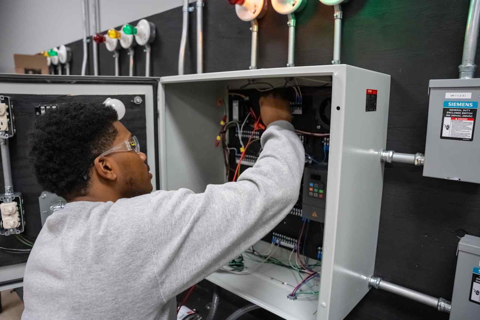What Is Industrial Automation? How Electrical Technicians Help Power Modern Facilities
