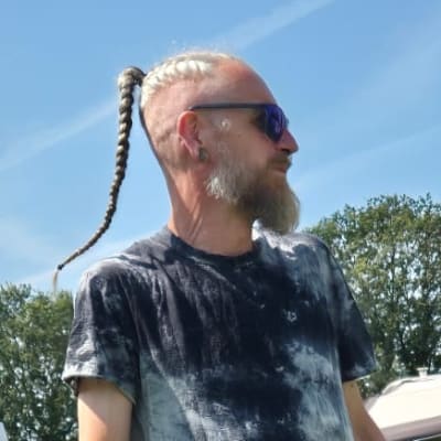 Volker SAUERZAPF
