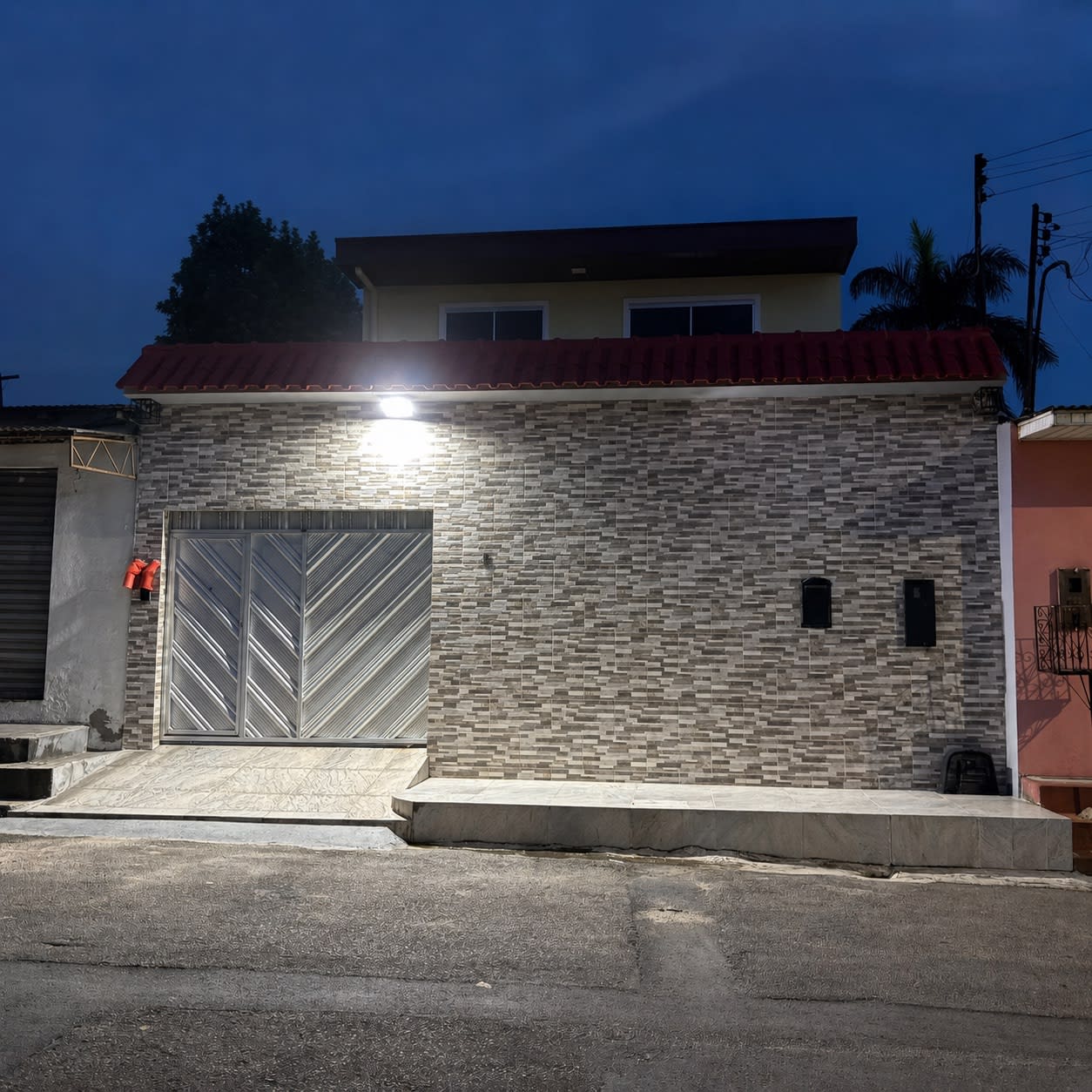 EXCELENTE CASA DUPLEX À VENDA – JORGE TEIXEIRA
