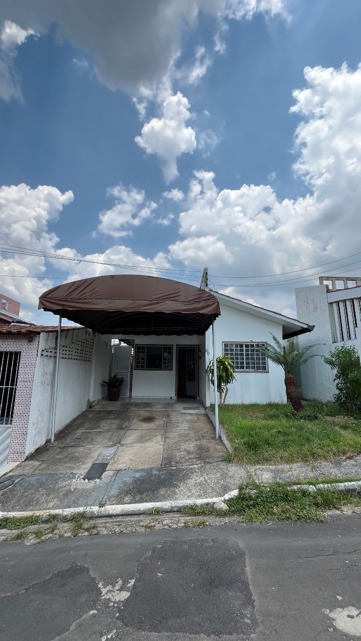 CASA COM 3 QUARTOS EM CONDOMINIO FECHADO VILLA LIRIOS