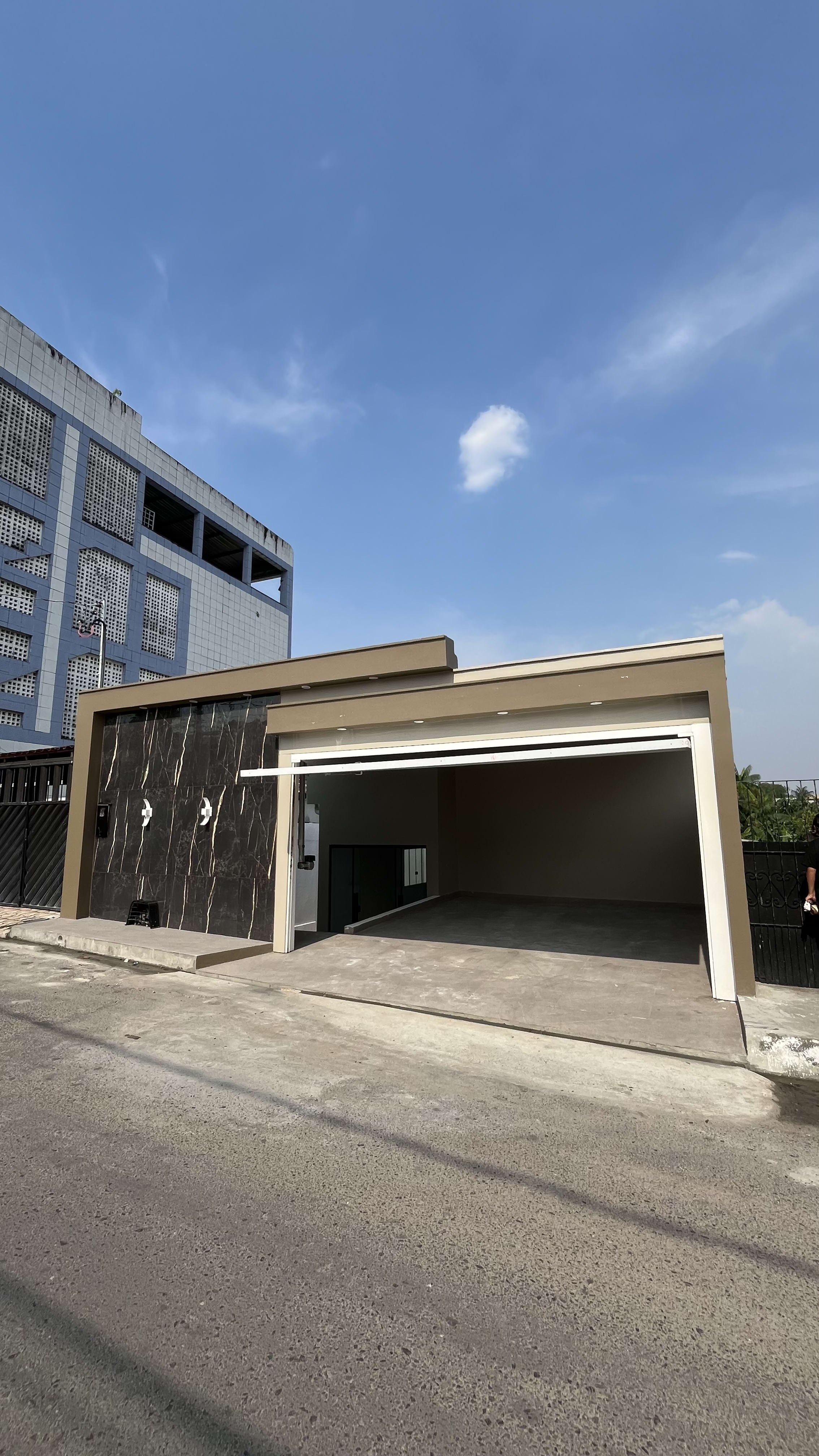 CASA HILÉIA 4 QUARTOS VIA PÚBLICA