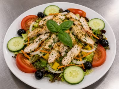 Salat mit Putenstreifen