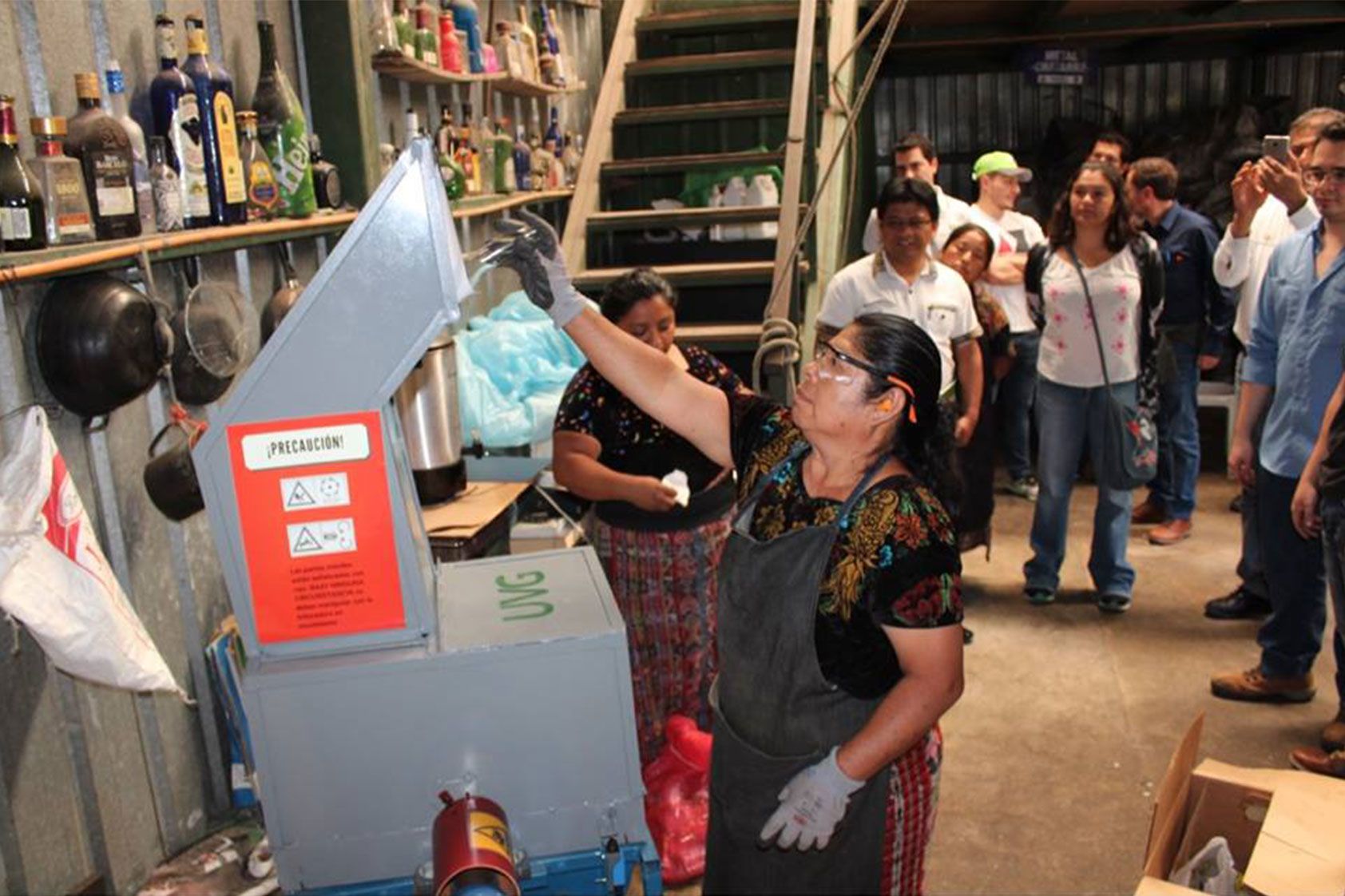 Ingeniería Mecánica construyó una trituradora de vidrio para la Municipalidad de Panajachel