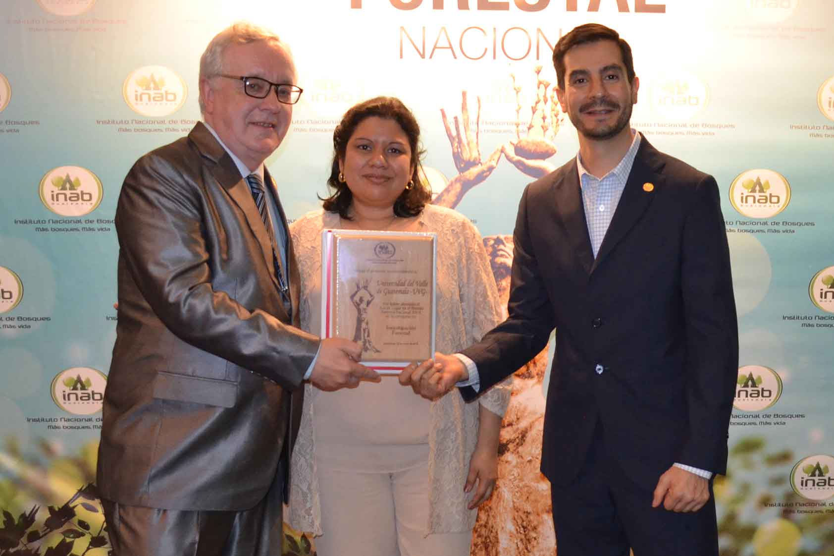 Investigación de UVG sobre madera estructural recibe premio forestal Investigación de UVG sobre madera estructural recibe premio forestal