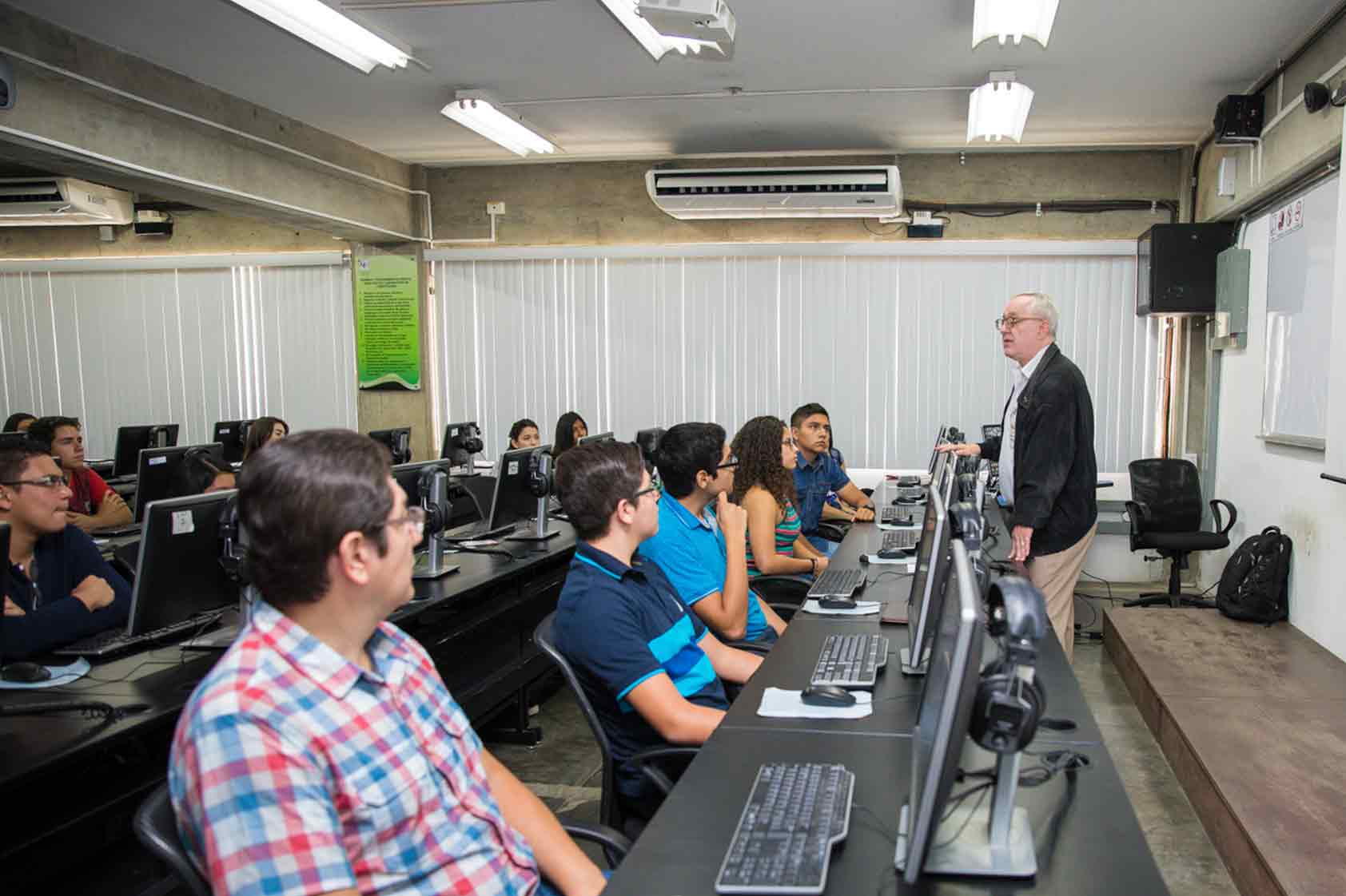 ¿Cuál es el recurso natural prioritario para la Ingeniería Civil Ambiental?