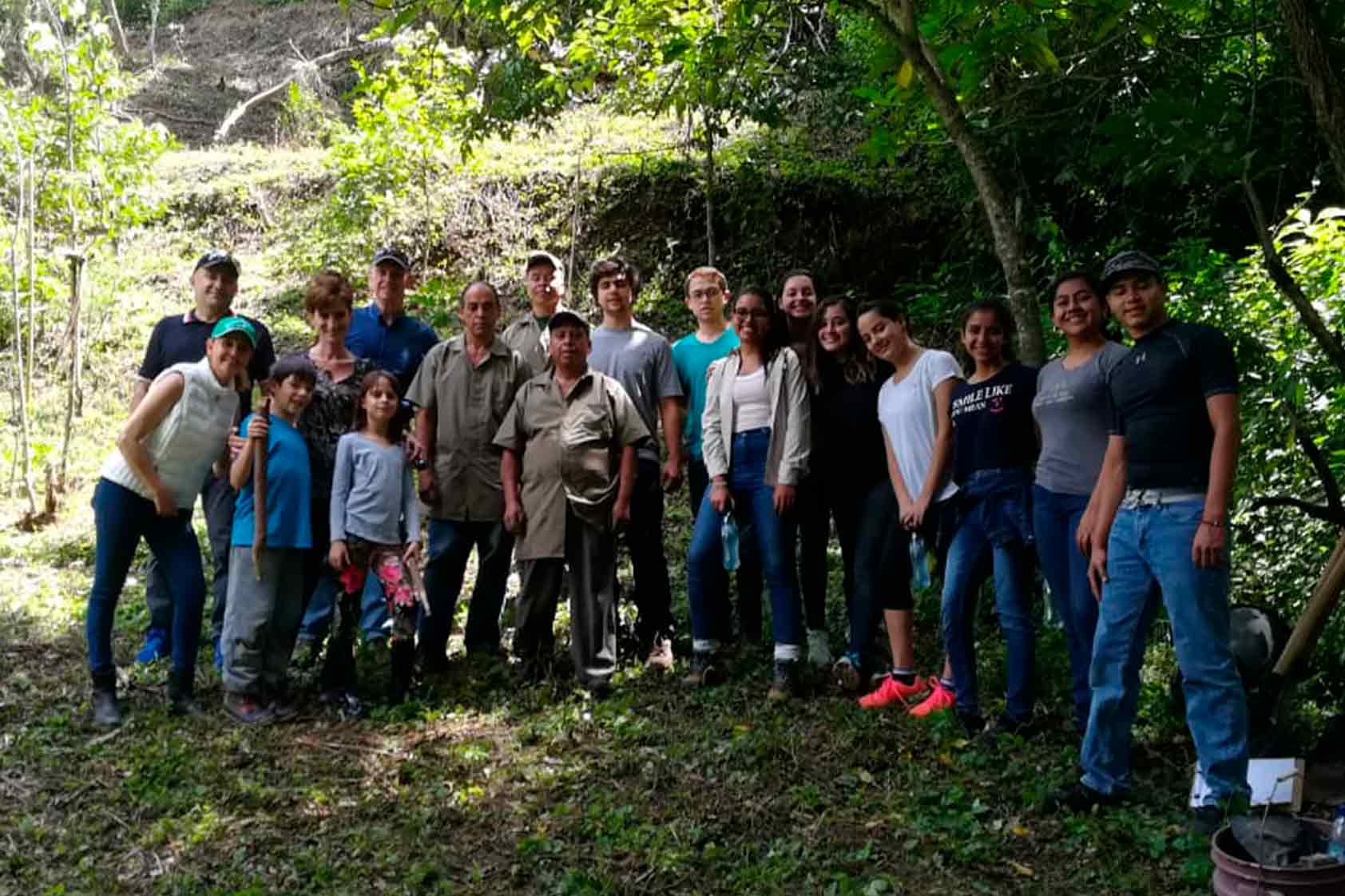 Cada vez se plantan más árboles en UVG Cada vez se plantan más árboles en UVG
