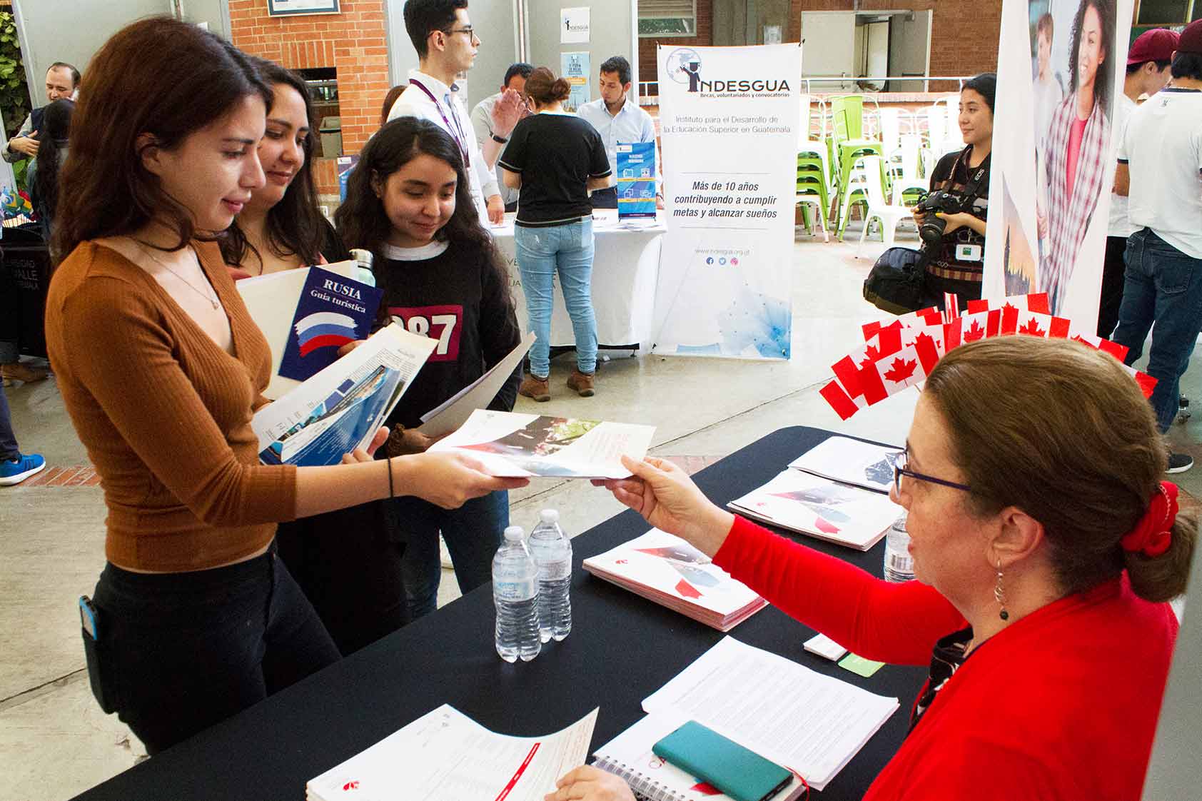 Oportunidades de posgrados en la VI Feria de Becas Oportunidades de posgrados en la VI Feria de Becas