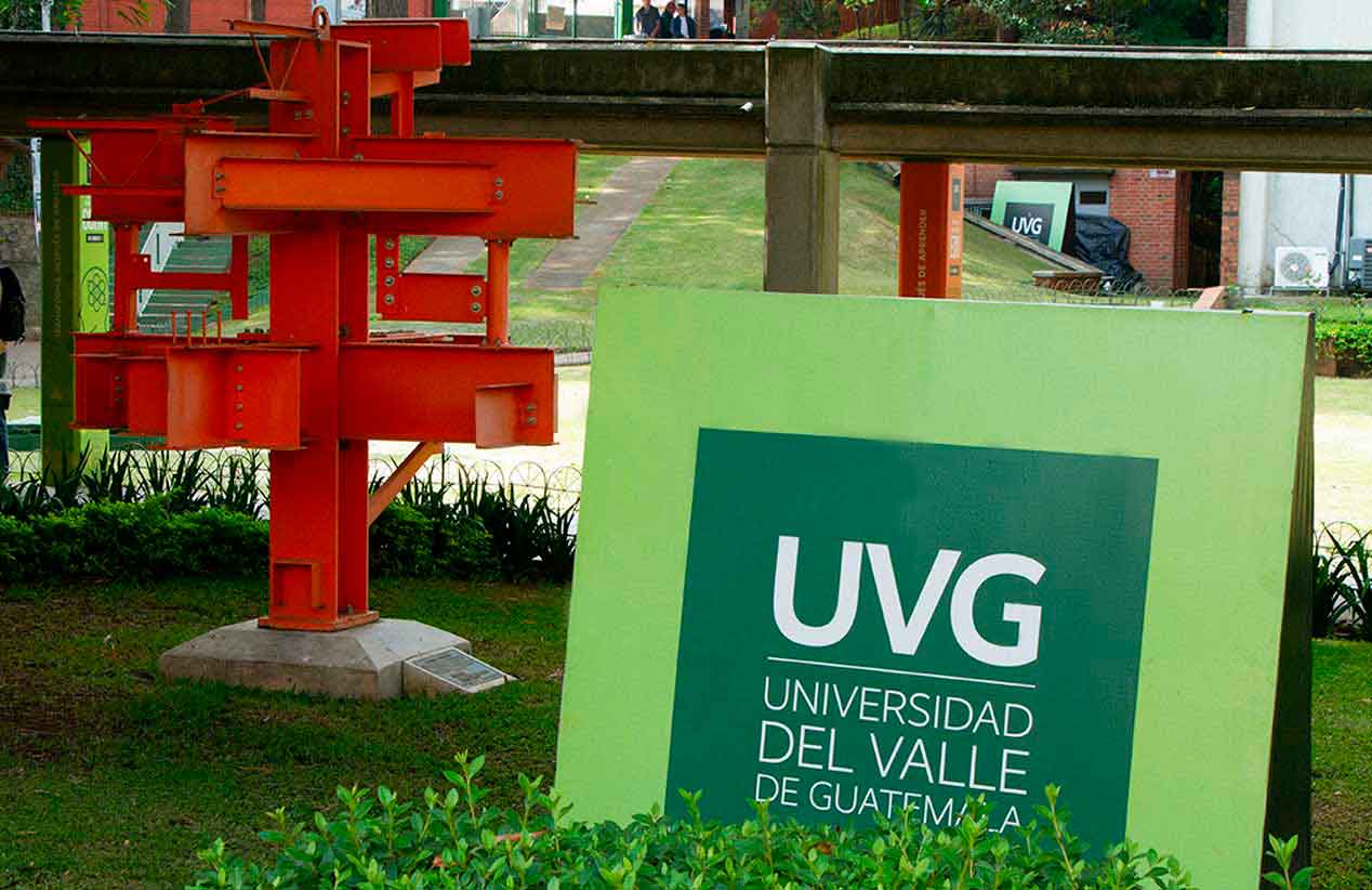 La curiosa escultura AISC en UVG