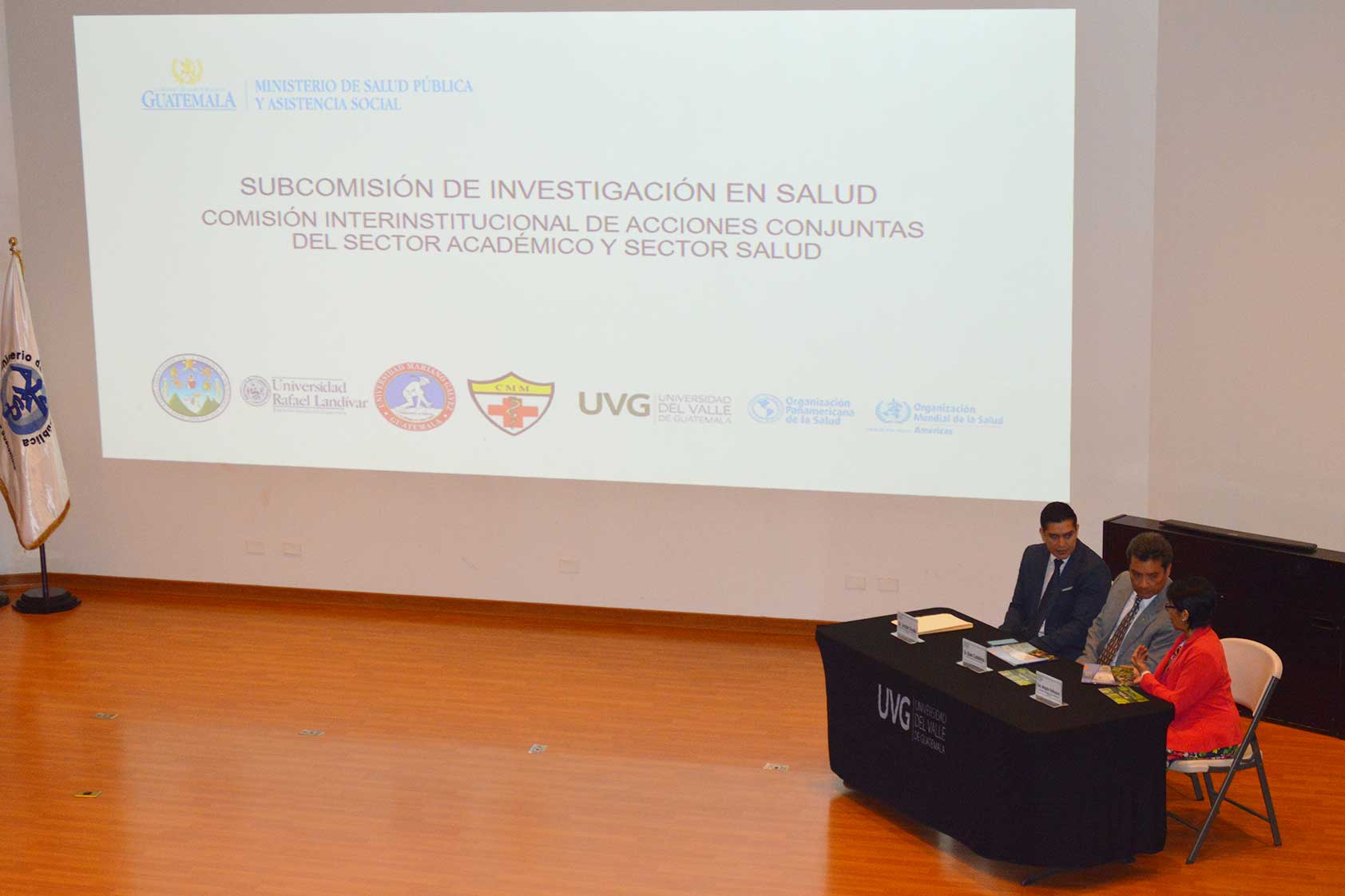 intercambio entre jóvenes de investigaciones científicas y de salud