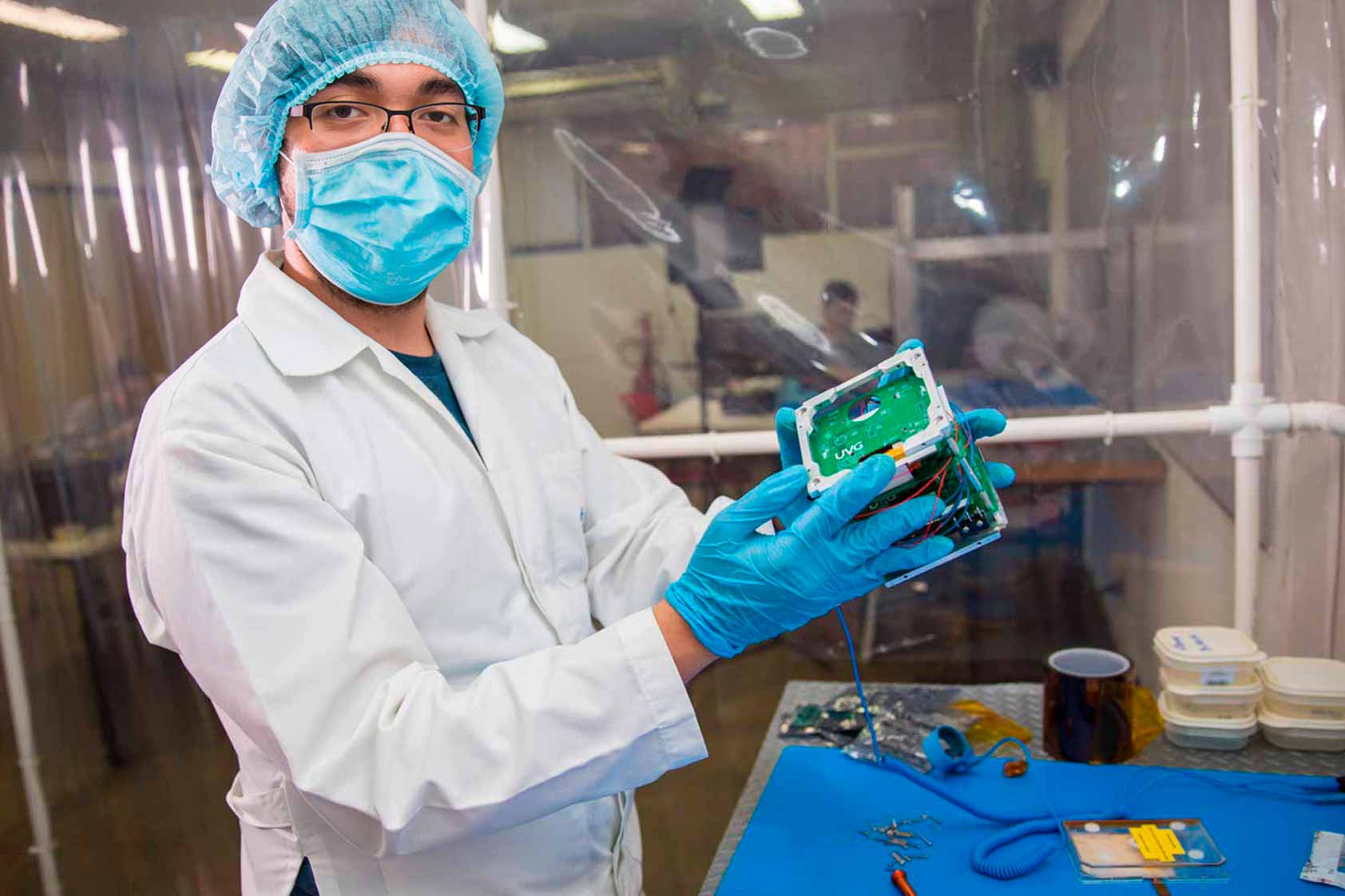 Héctor Gómez y su participación en la misión espacial LWISAT