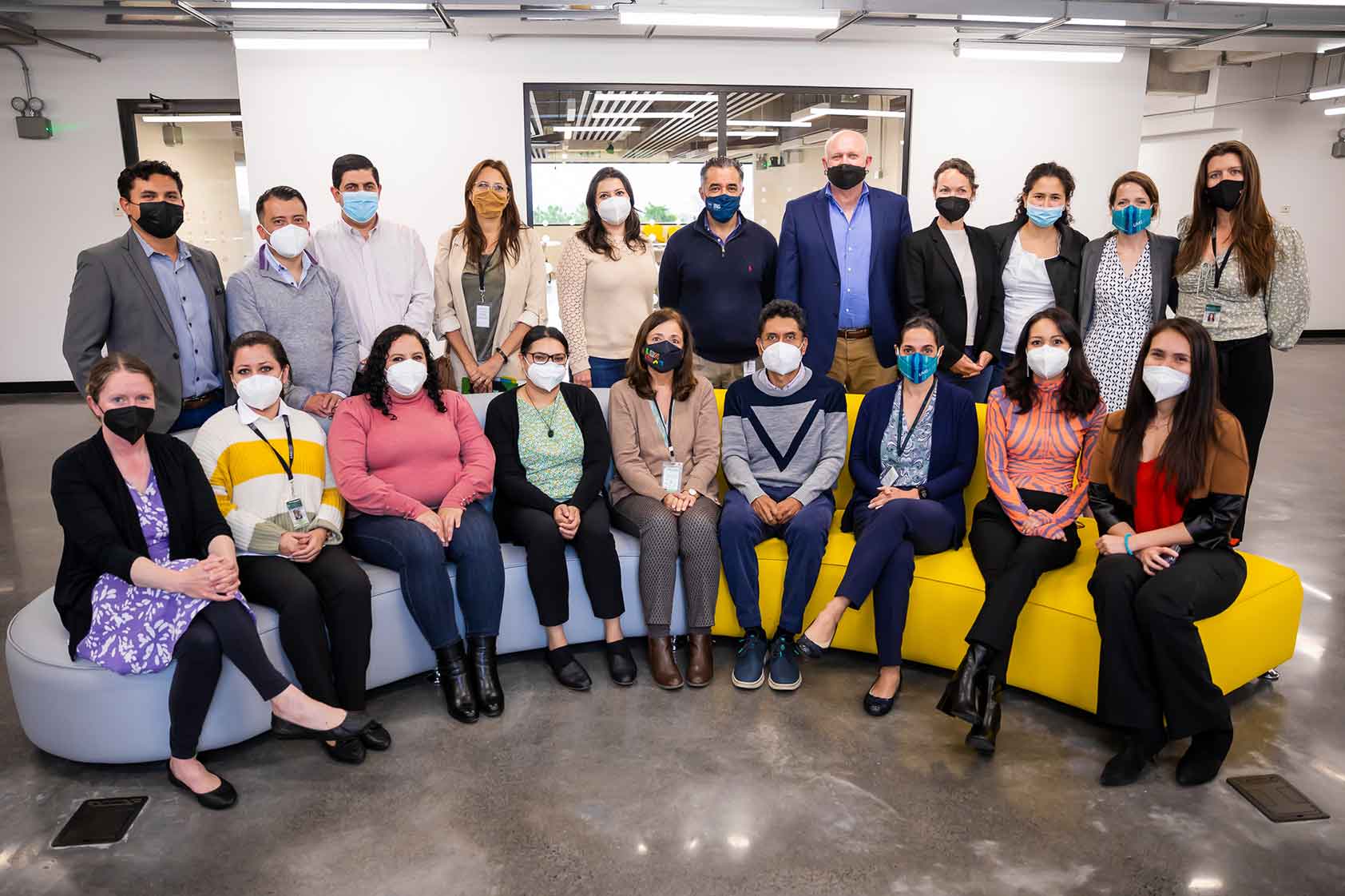 Representantes de MIT visitan UVG y AGEXPORT