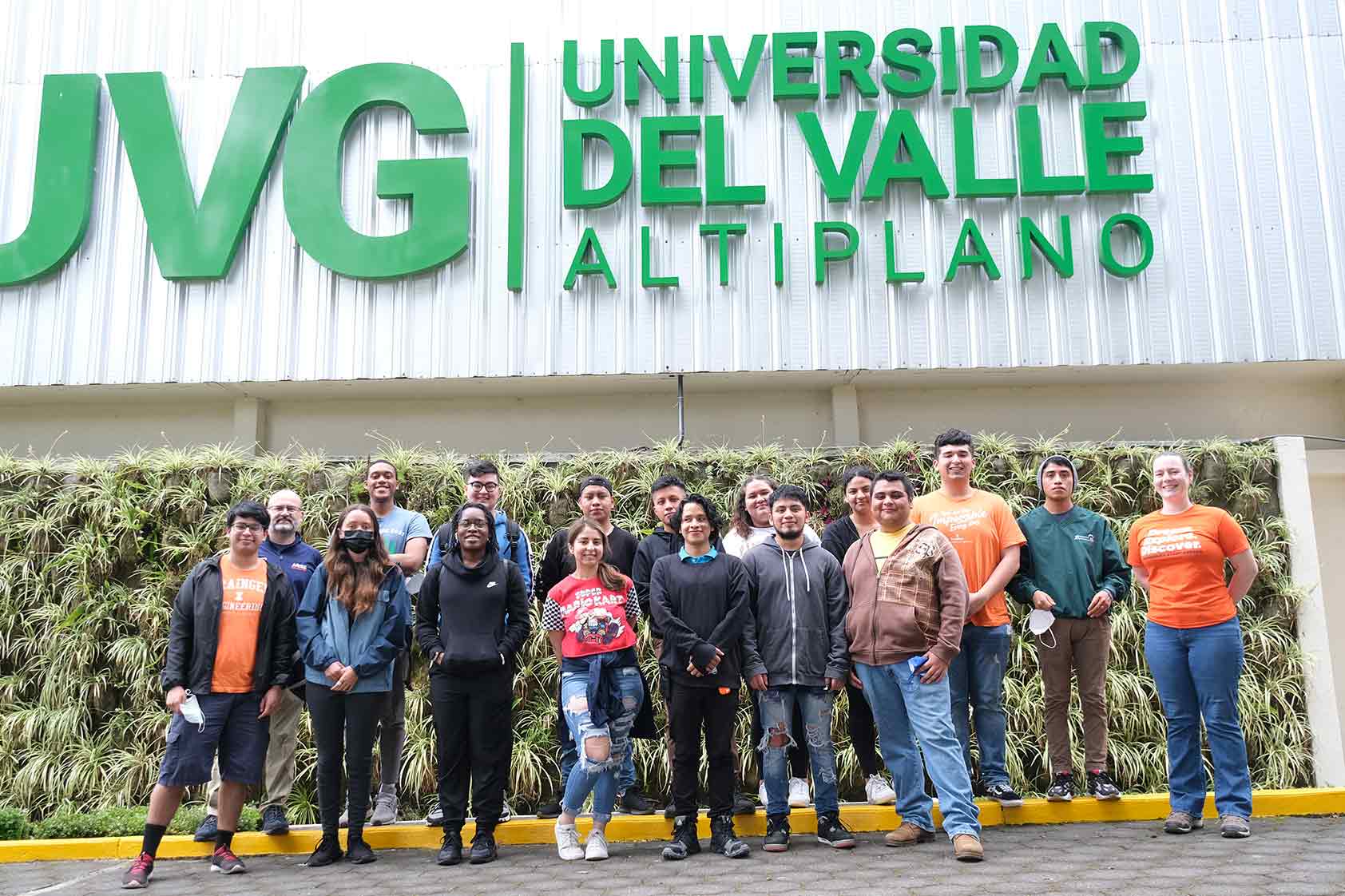 Trabajo en equipo desde UVG Altiplano y Universidad de Illinois