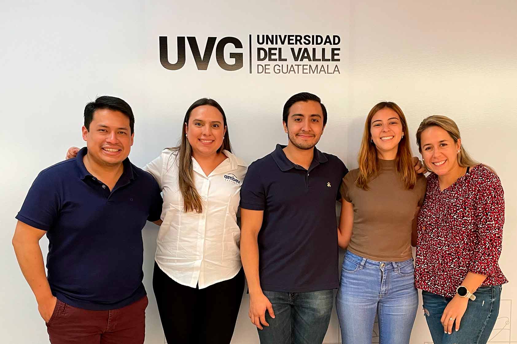 Estudiantes de Ingeniería Industrial en proyecto de logística para AMBEV