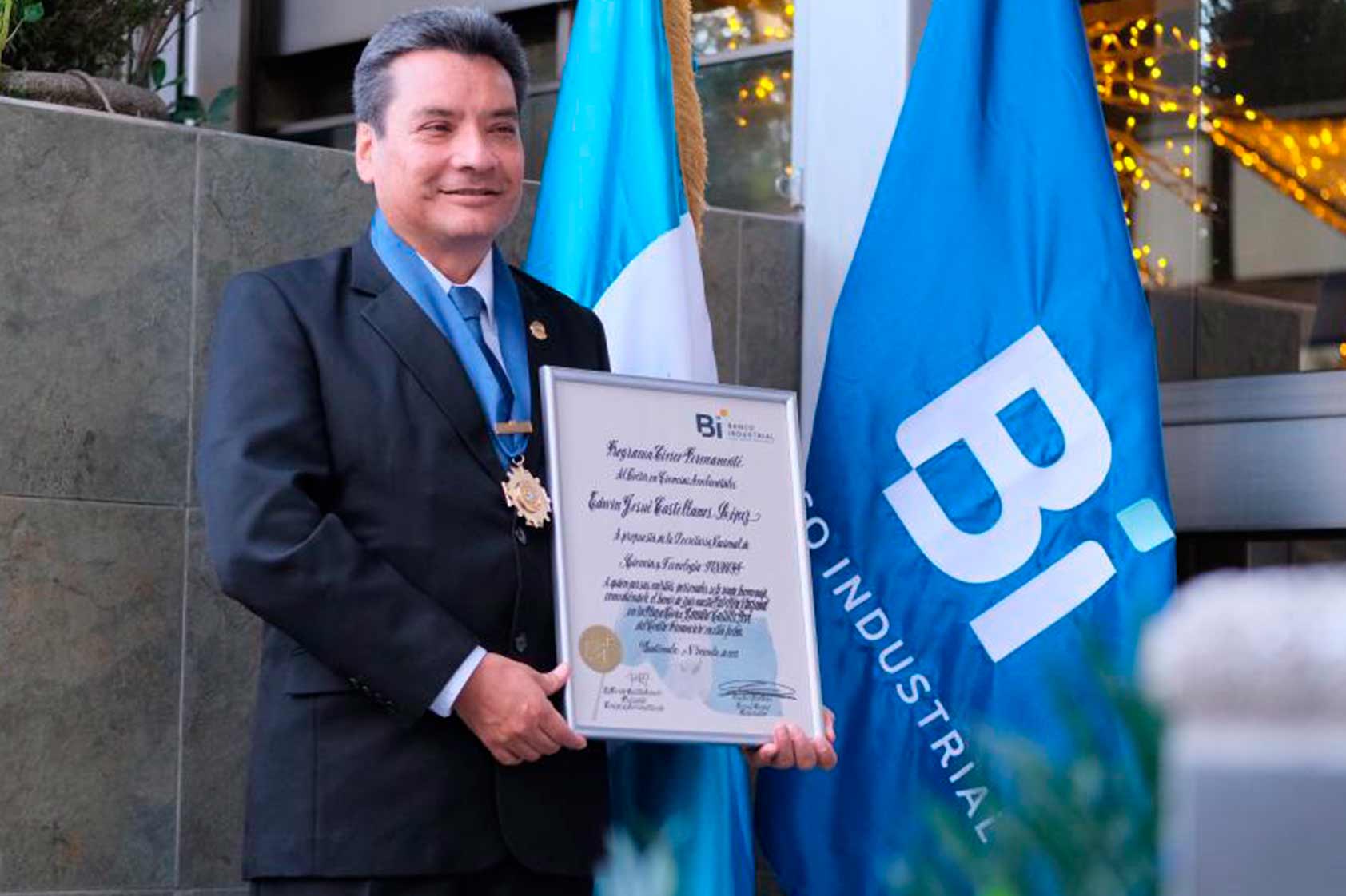 El Dr. Edwin Castellanos recibió un merecido homenaje cívico