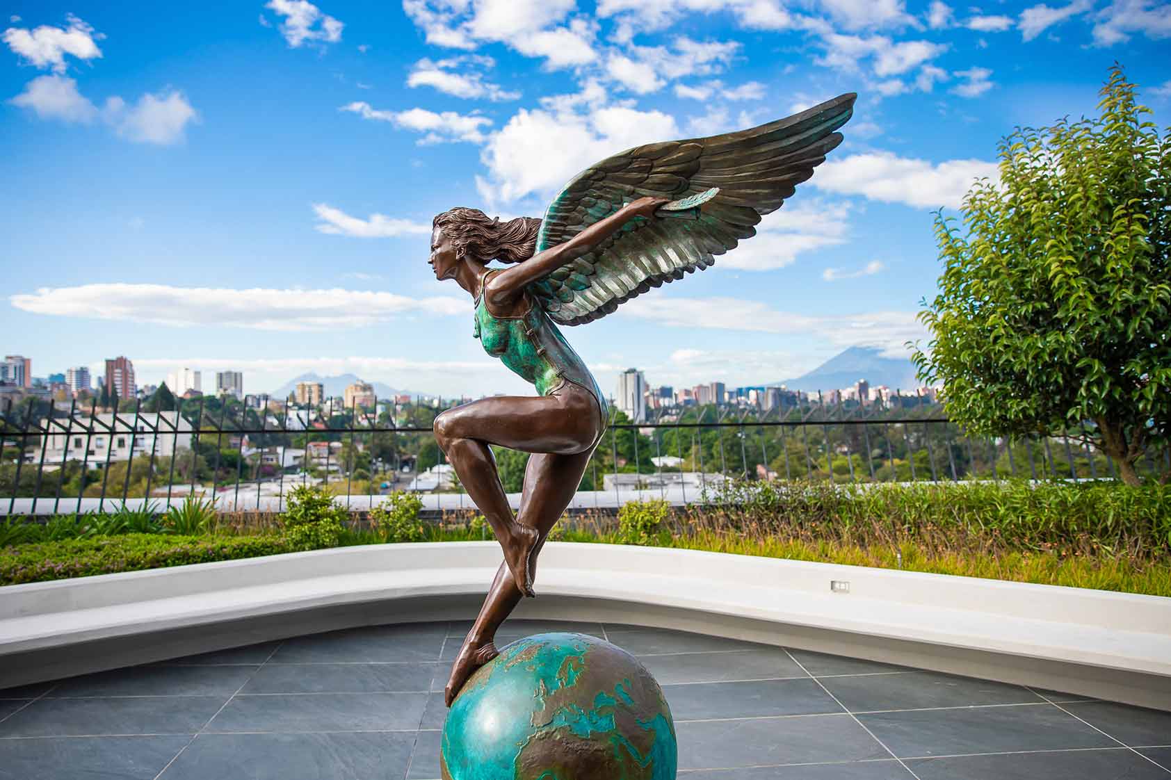 Paladina de la Educación: La estatua que representa la huella de la Dra. Yolanda Toledo de Leal