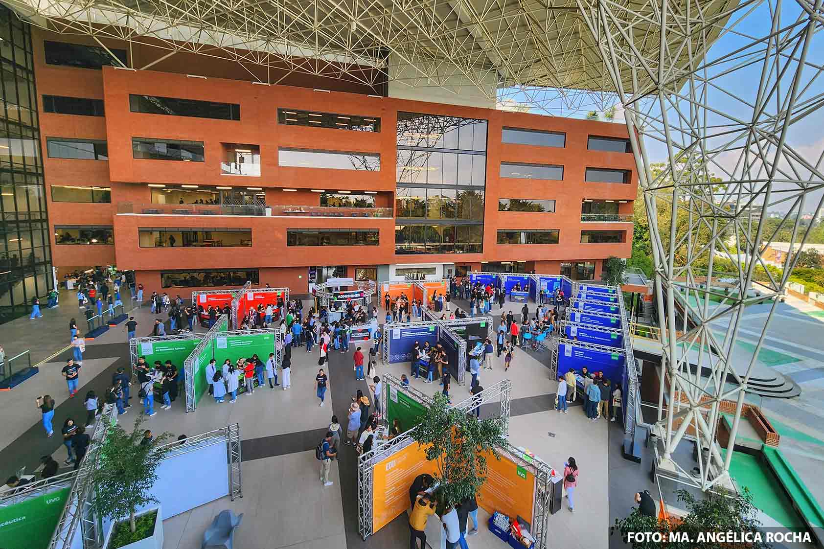 Jóvenes con talento exploraron el Universo UVG en Experiencia 2023