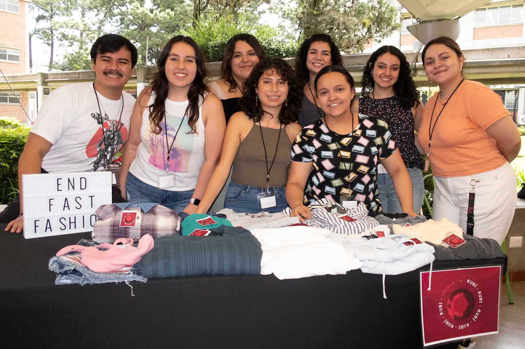 End fast fashion: Estudiantes promueven menos consumo y más intercambio End fast fashion: Estudiantes promueven menos consumo y más intercambio