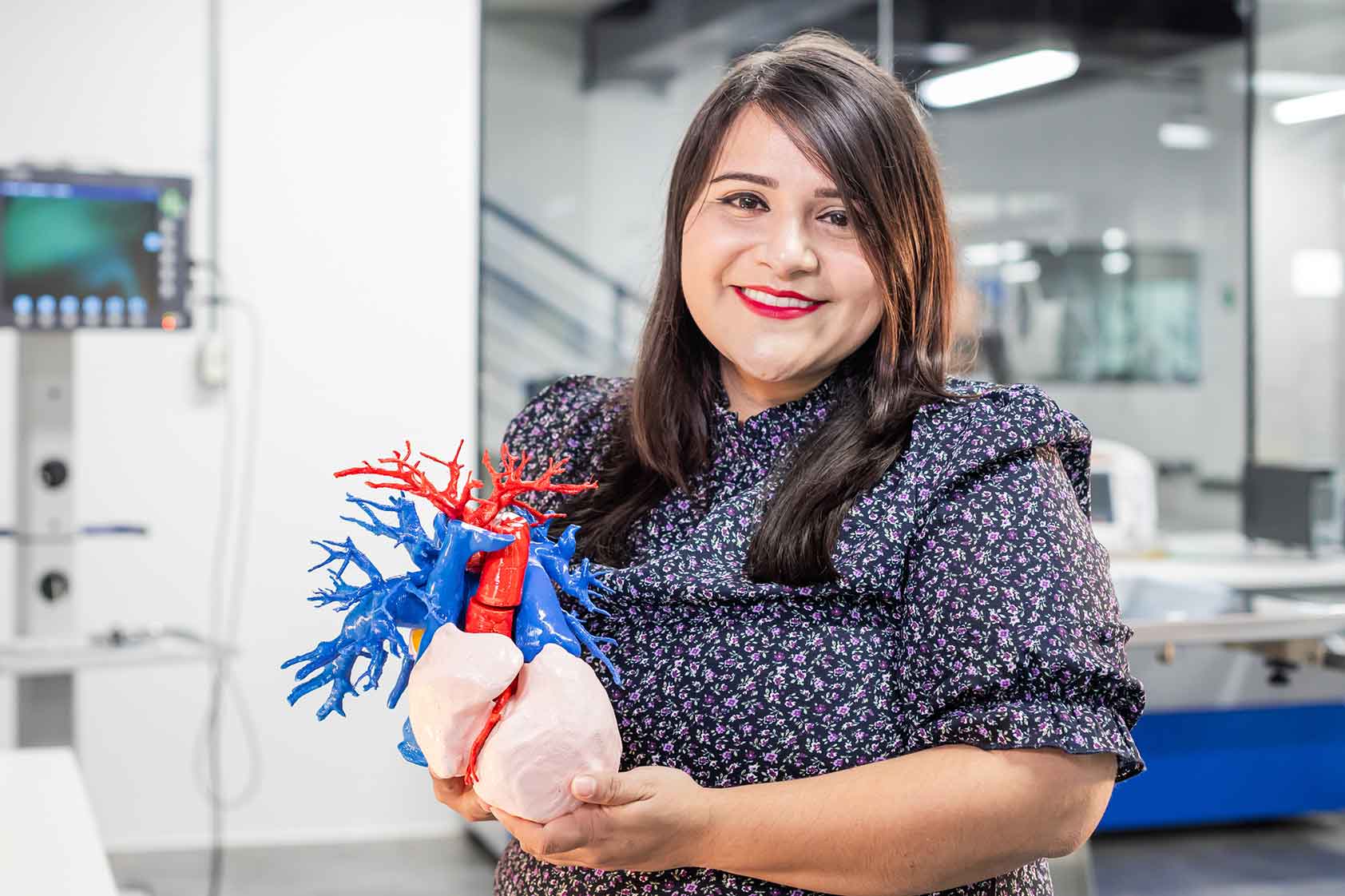 Hellen Castillo, de la 1.a promoción de Ingeniería Biomédica, destaca con su proyecto modelo 3D de cirugía cardíaca Hellen Castillo, de la 1.a promoción de Ingeniería Biomédica, destaca con su proyecto modelo 3D de cirugía cardíaca