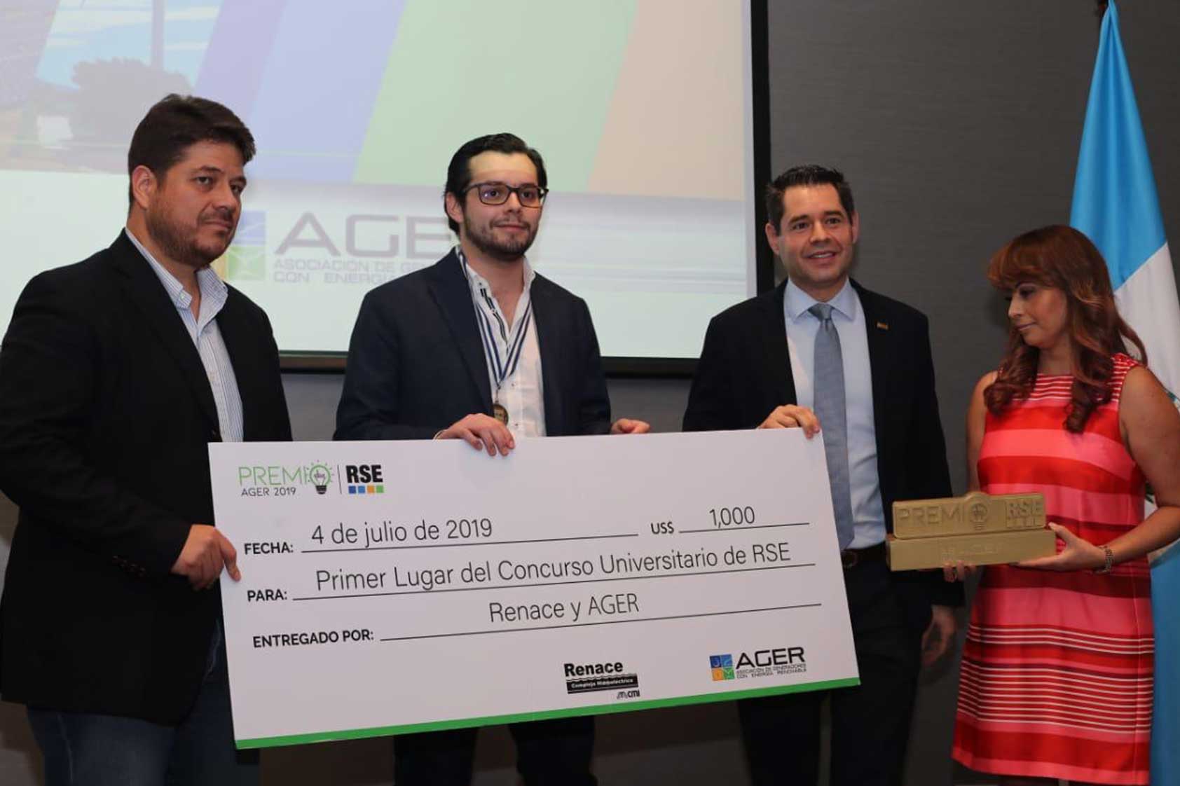 Estudiante de la UVG obtiene el primer lugar en su proyecto de innovación para generación de energía renovable.