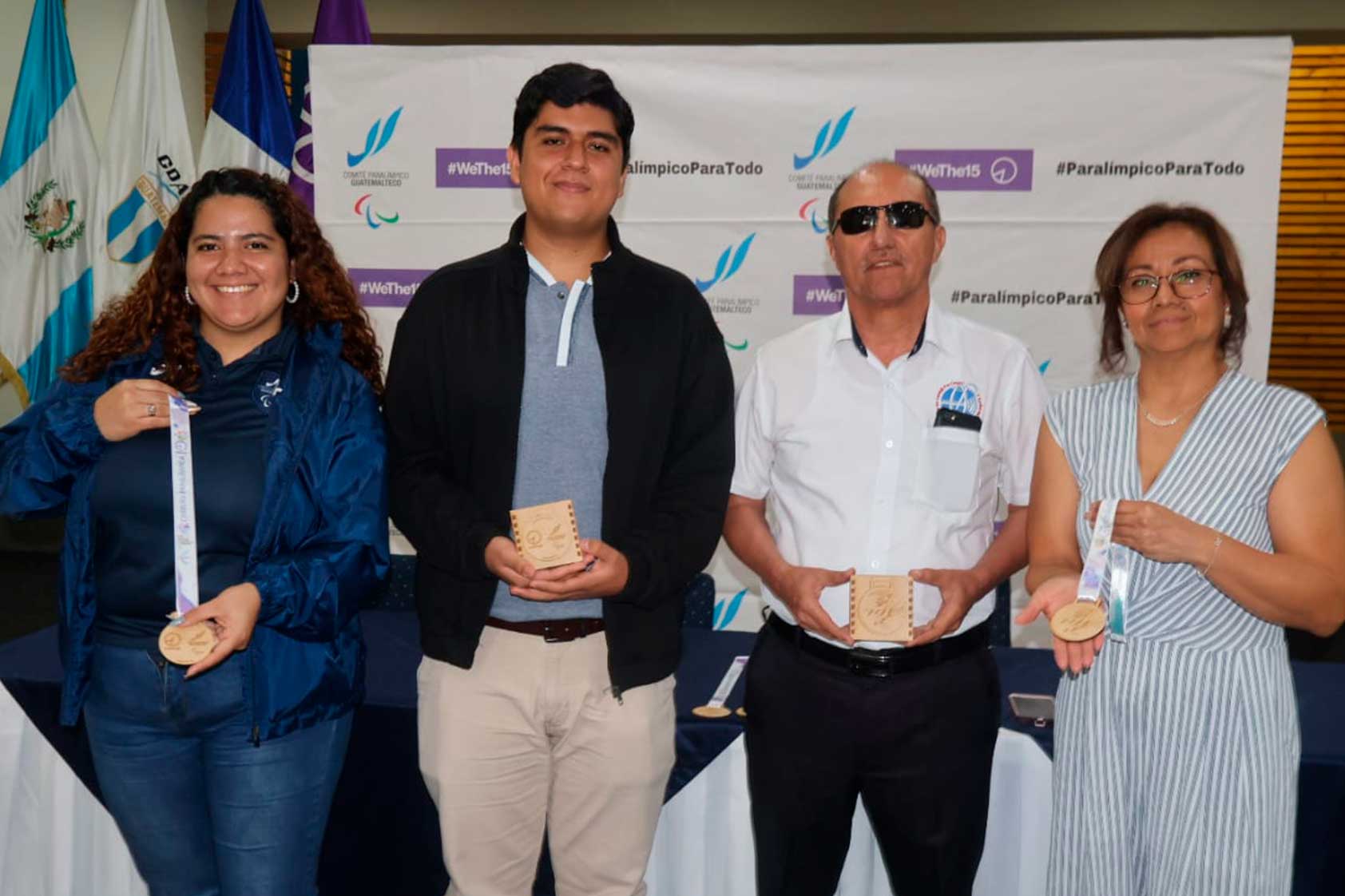 AEUVG entregó 500 medallas para la Carrera Paralímpica #WeThe15