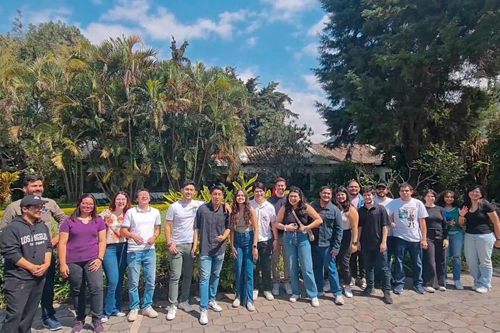 Estudiantes de Ingeniería Civil Ambiental visitan Caoba Doors Estudiantes de Ingeniería Civil Ambiental visitan Caoba Doors