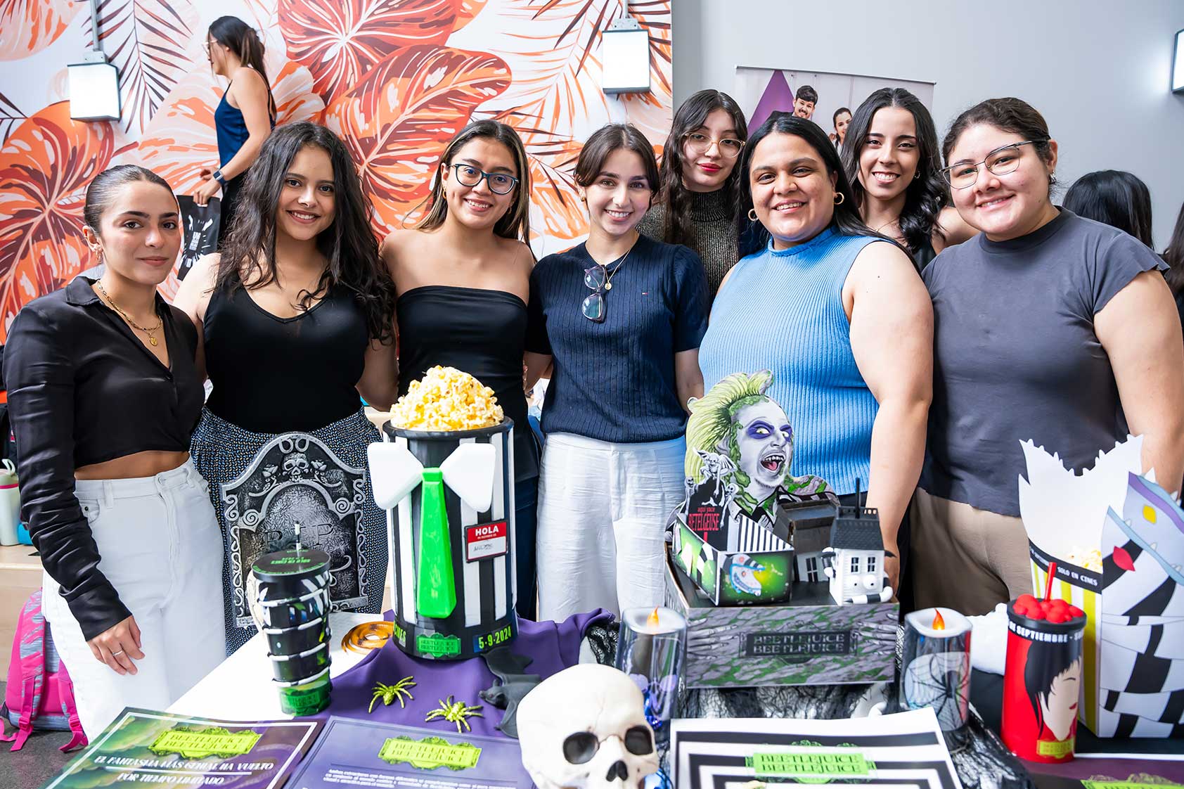 Innovación inspirada en Beetlejuice: Estudiantes demuestran creatividad en certamen de diseño y marketing Innovación inspirada en Beetlejuice: Estudiantes demuestran creatividad en certamen de diseño y marketing