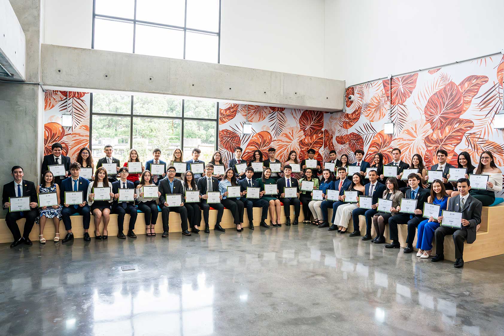 Ceremonia de entrega de becas UVG 2025 reconoce el talento de jóvenes estudiantes