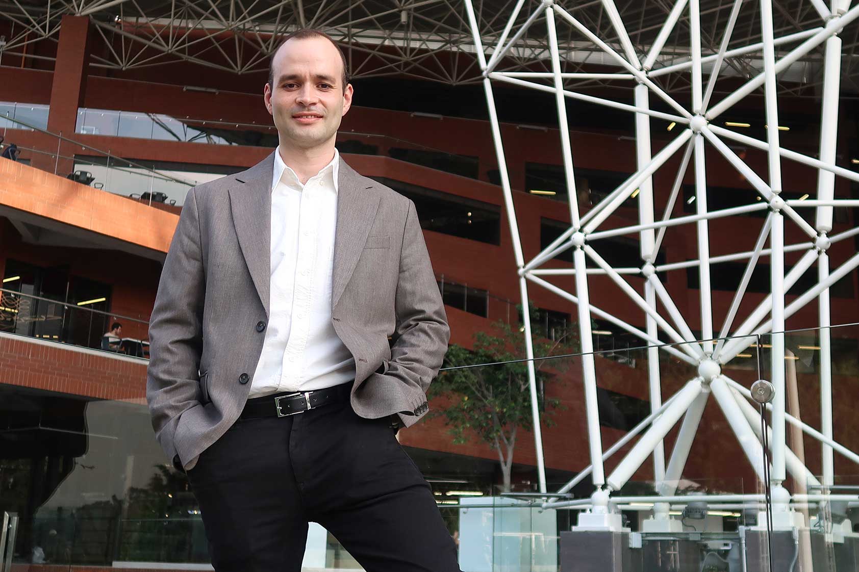 El ingeniero civil Álvaro Córdova desarrolla un sistema de protección sísmica
