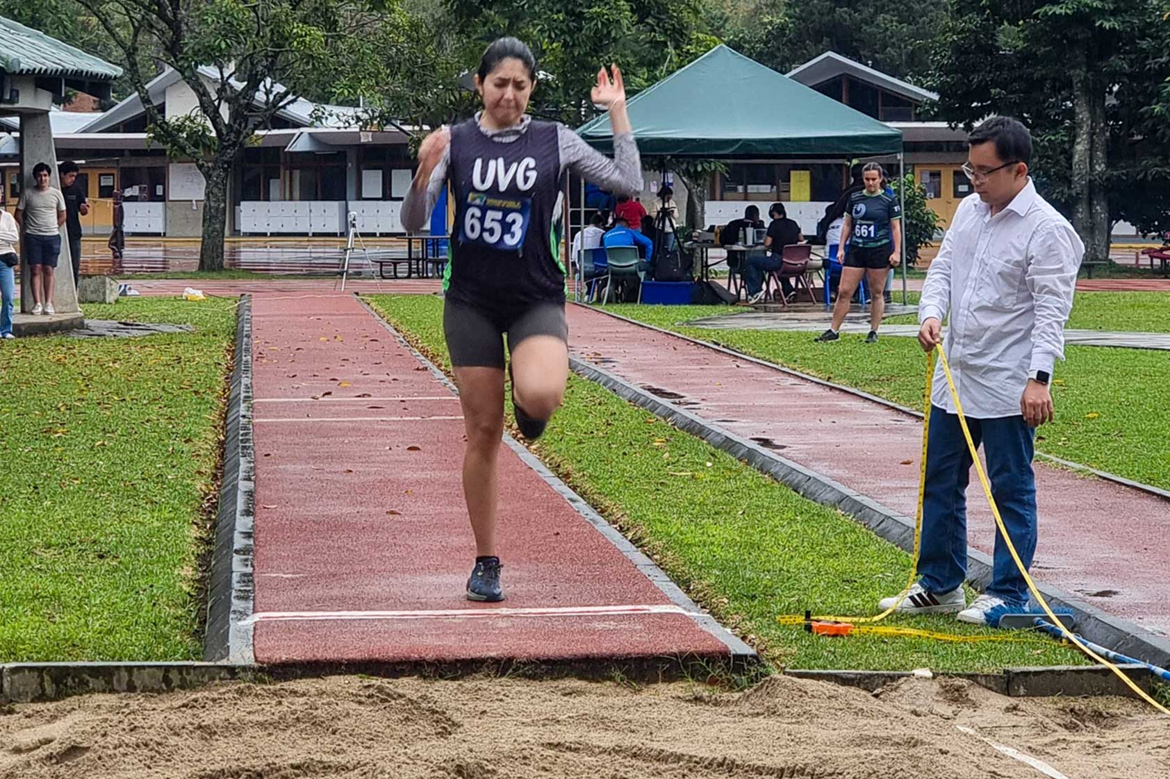 Integrantes del Club de Atletismo UVG destacan en Festival Interuniversitario 2024