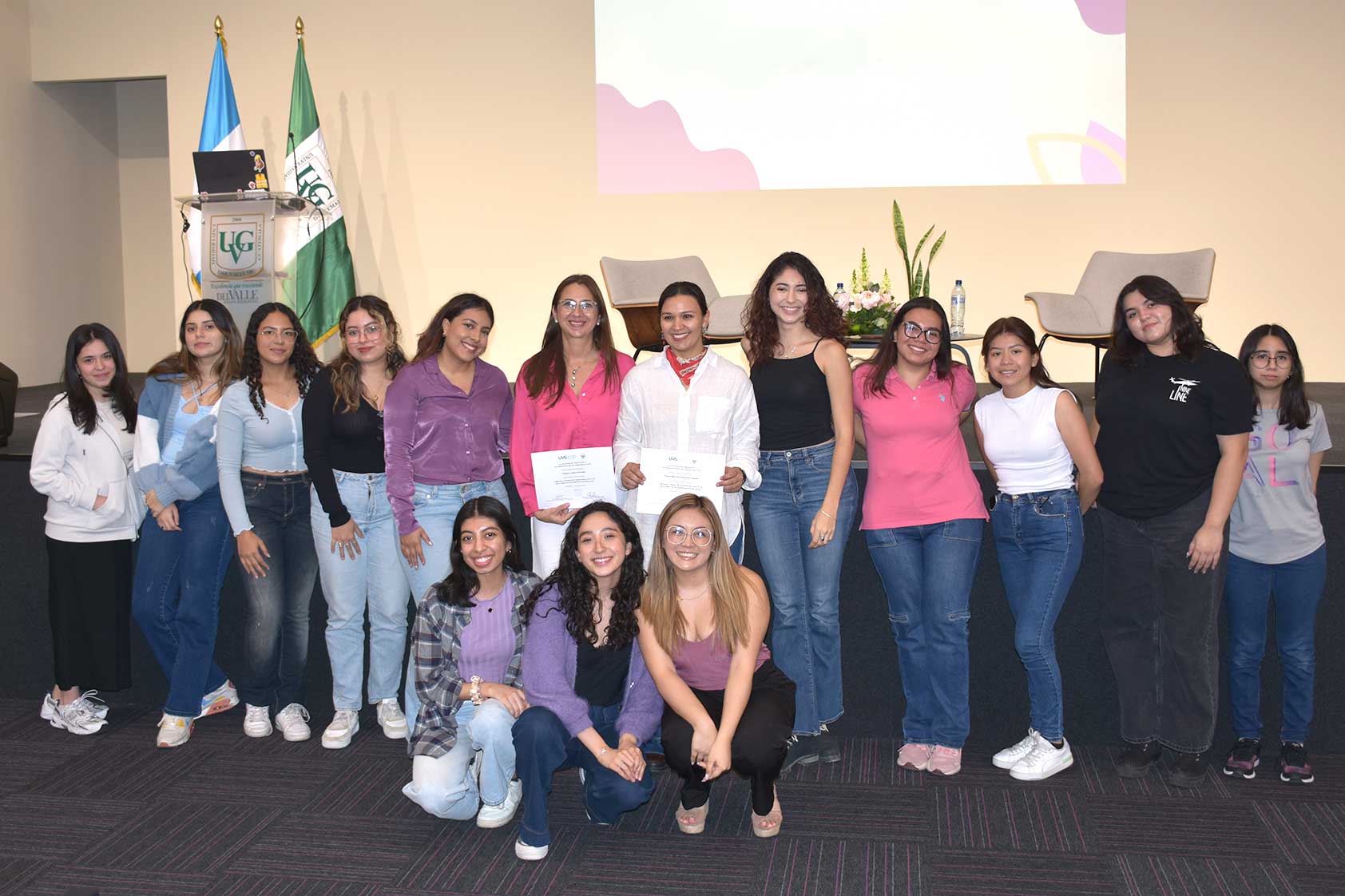 Estudiantes de Ingeniería Civil conmemoran el Día de la Mujer con conversatorio