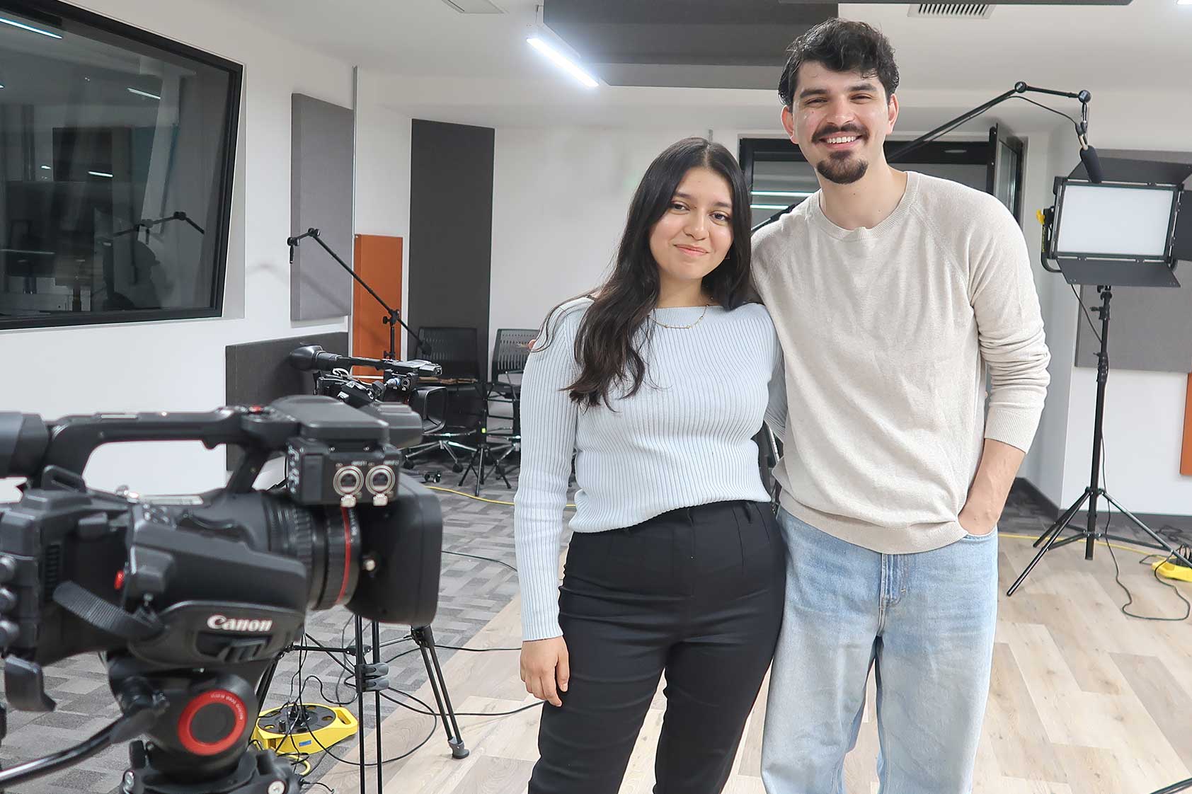Luisa Sosa y Fernando Hurtado te cuentan por qué estudian la Licenciatura en Comunicación Estratégica en UVG