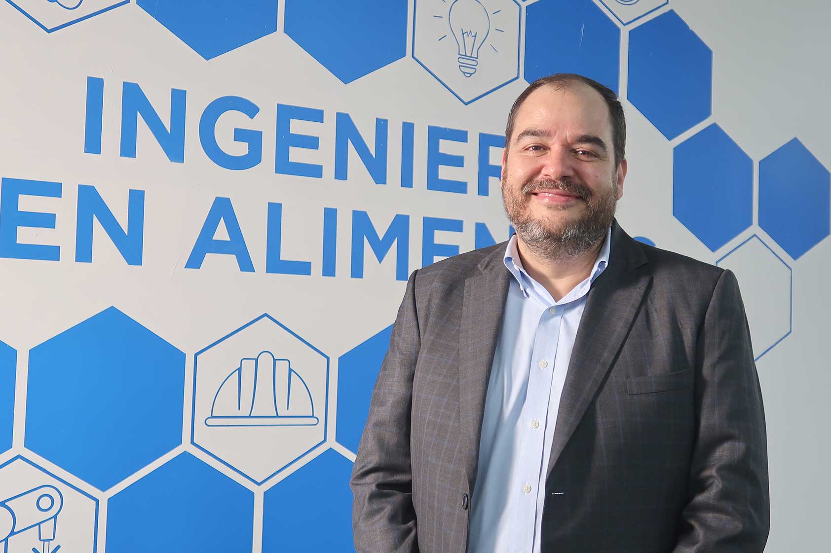 La industria de alimentos encuentra oportunidades de desarrollo e innovación: el ejemplo de Juan Pablo Fernández, egresado de UVG