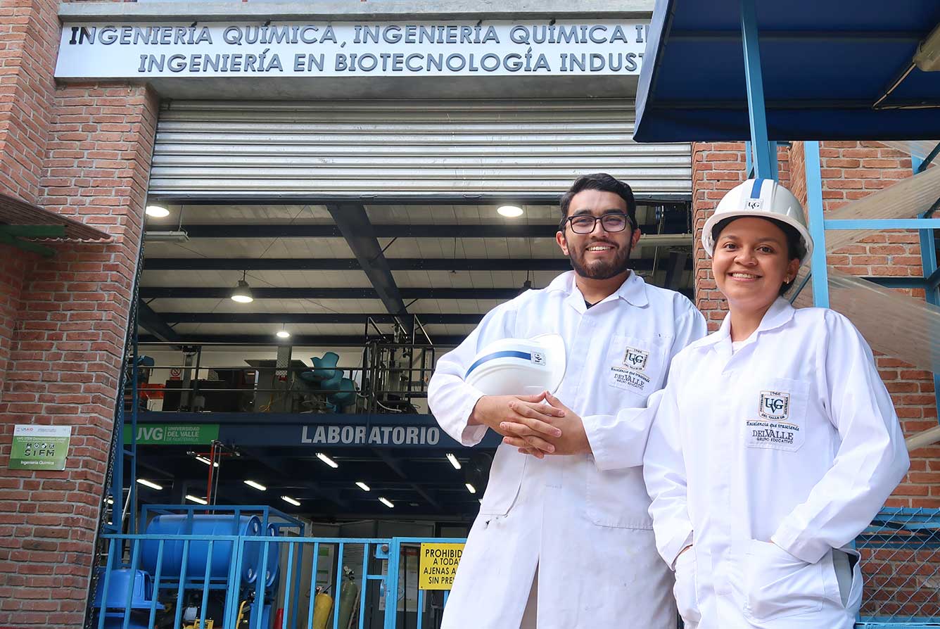 Mónica Morales y Diego López exploran nuevos caminos en energía desde la carrera de Ingeniería Química