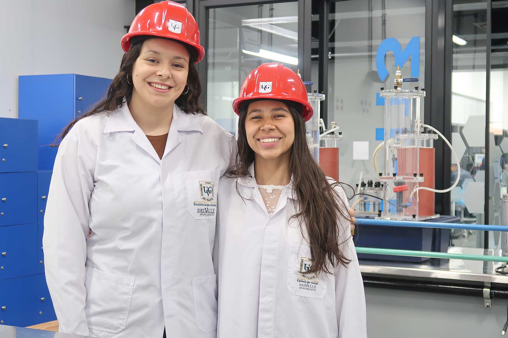 Nicolle Díaz y Fátima Pocasangre nos cuentan sobre Ingeniería en Biotecnología Industrial
