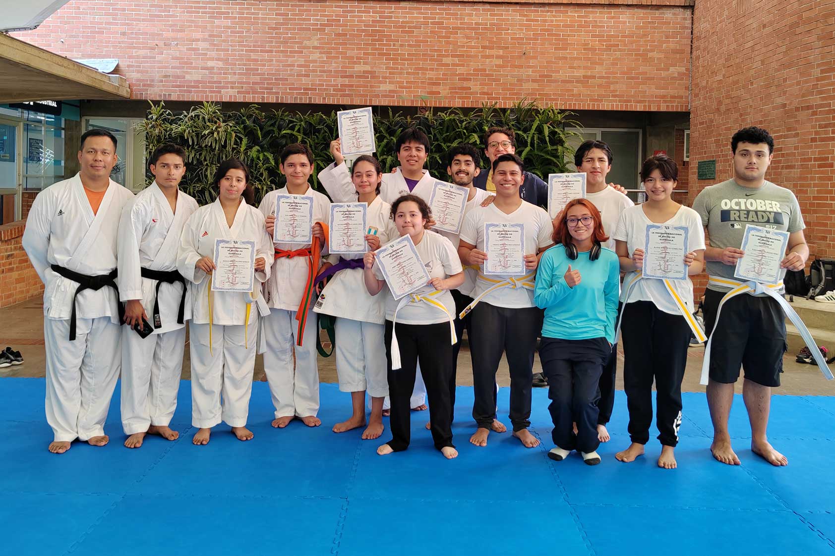 Estudiantes del Club de Karate Do UVG demuestran su disciplina y progreso en ceremonia de cierre de ciclo
