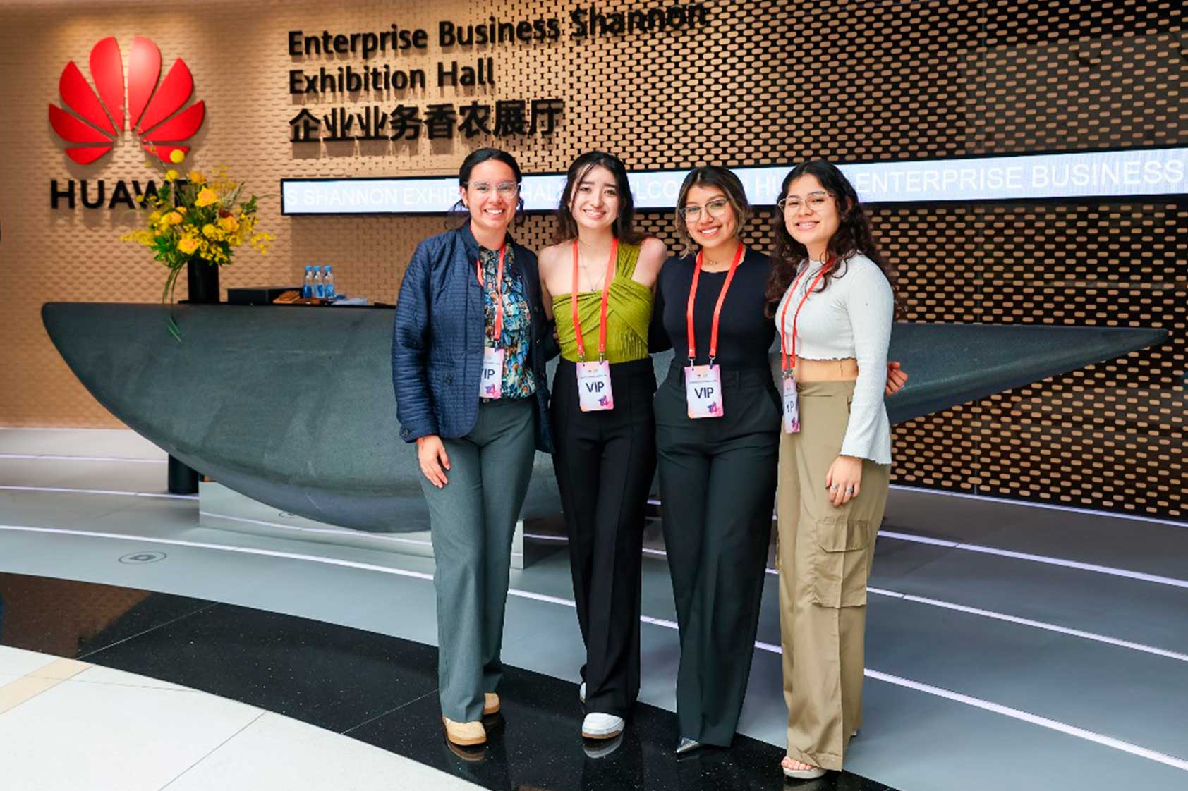 Las ingenieras Laura Tamath y Elisa Samayoa destacan en el programa Seeds for the Future, en China