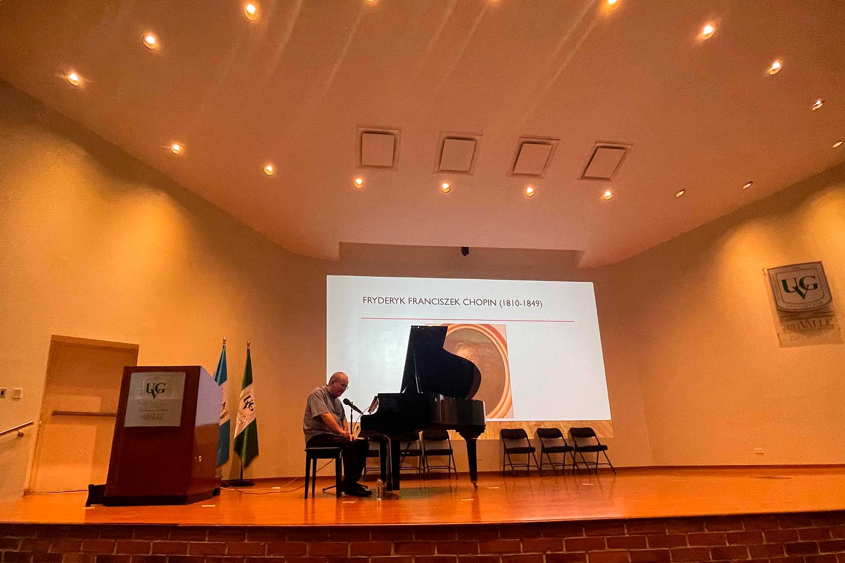 Clase magistral de piano con el Dr. Sławomir Dobrzański para estudiantes de Licenciatura en Composición y Producción Musical