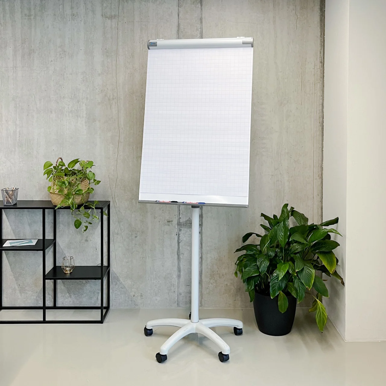 Flipchart-Ständer mit Rollen + Papierblock