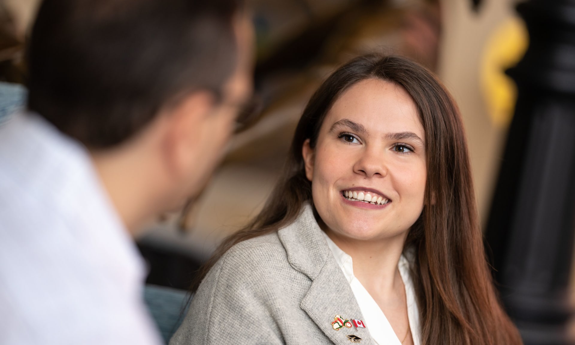 Iskandar 484973-0065.jpg A young woman speaks with a doctor