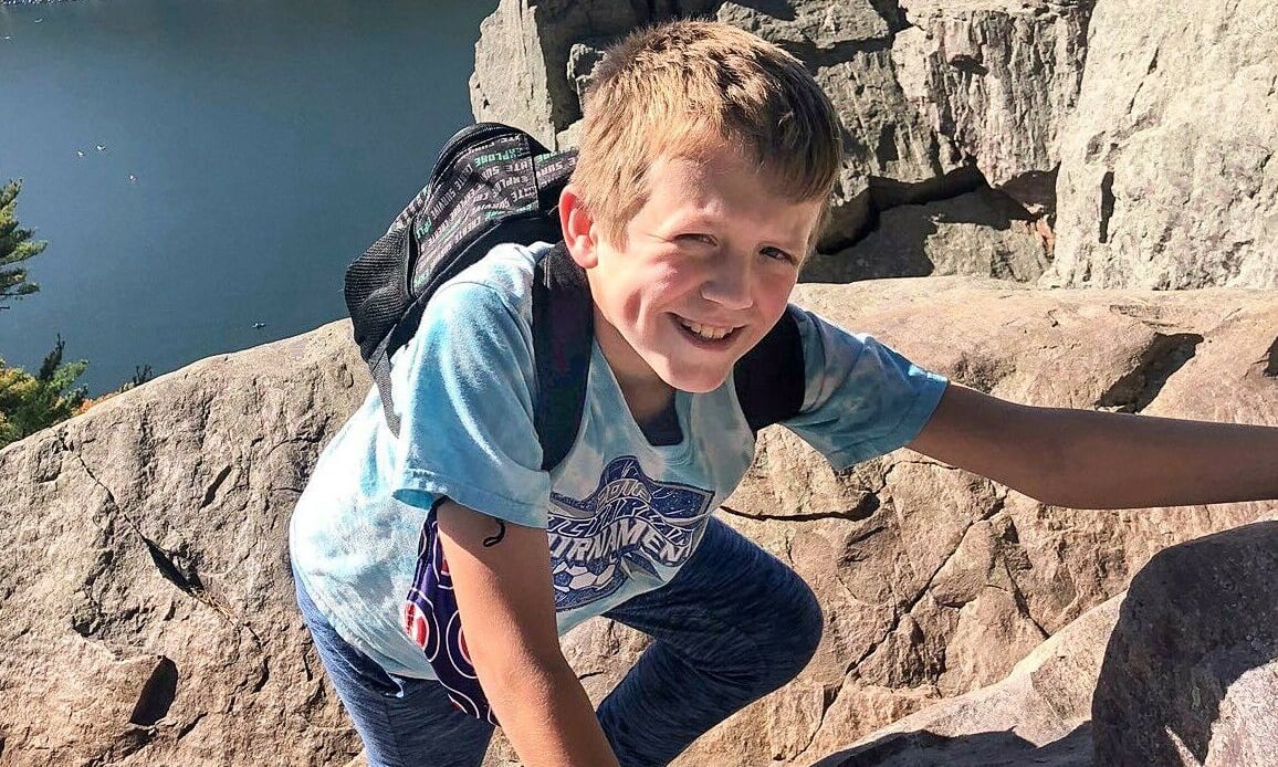 Braxsten Wiemiller hiking A boy hiking on a rockface
