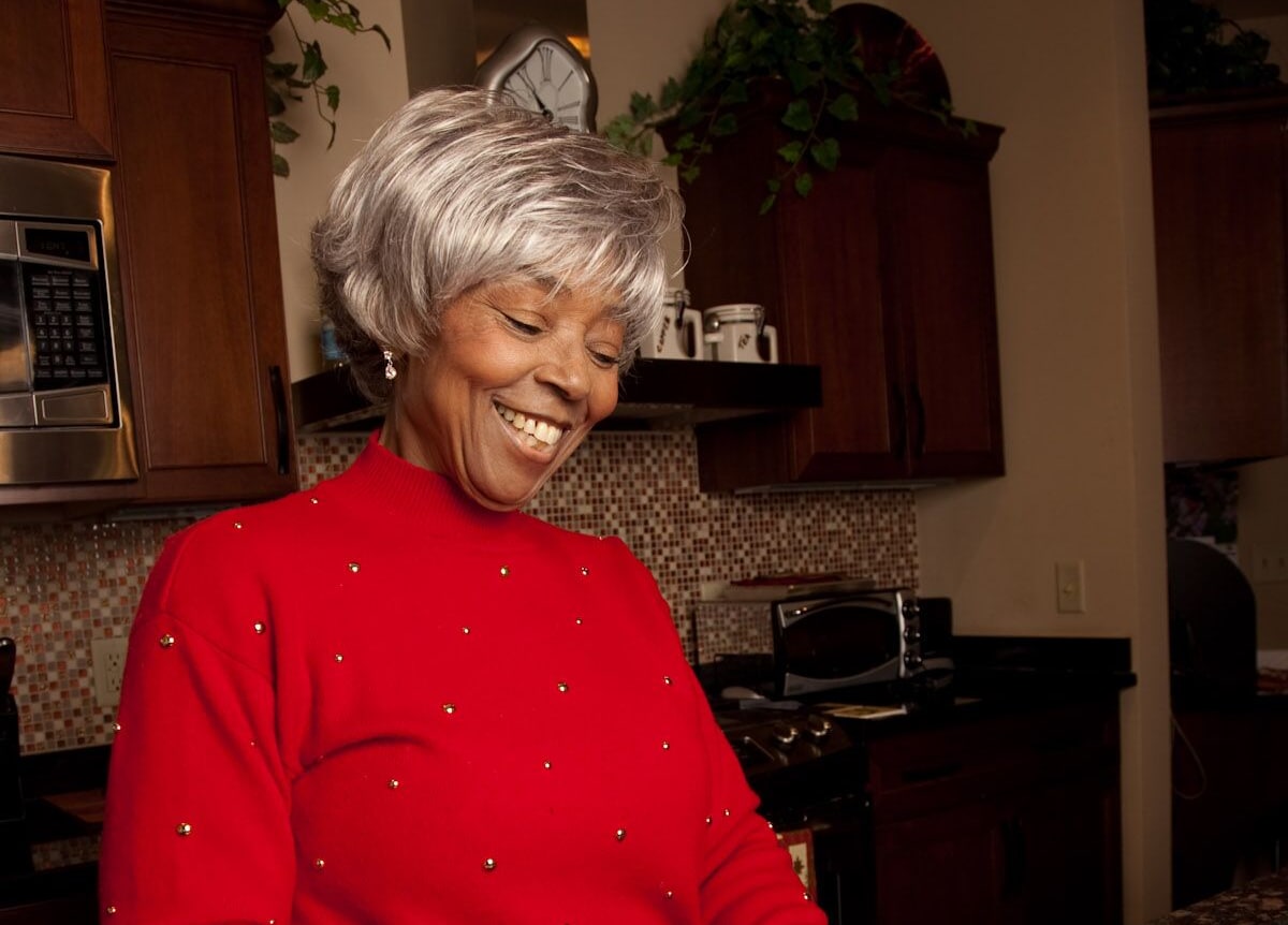 carolyn-7357.jpg Adult female slicing strawberries