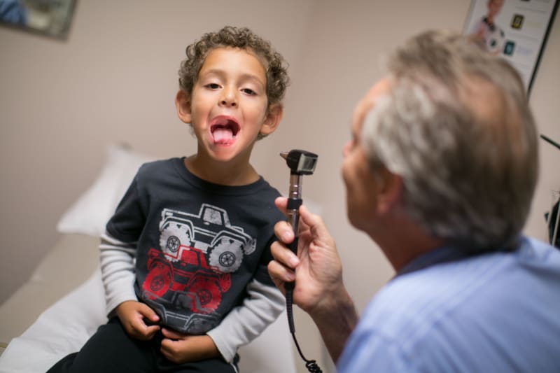 Oregon DFM-8678.jpg Physician examining child's mouth