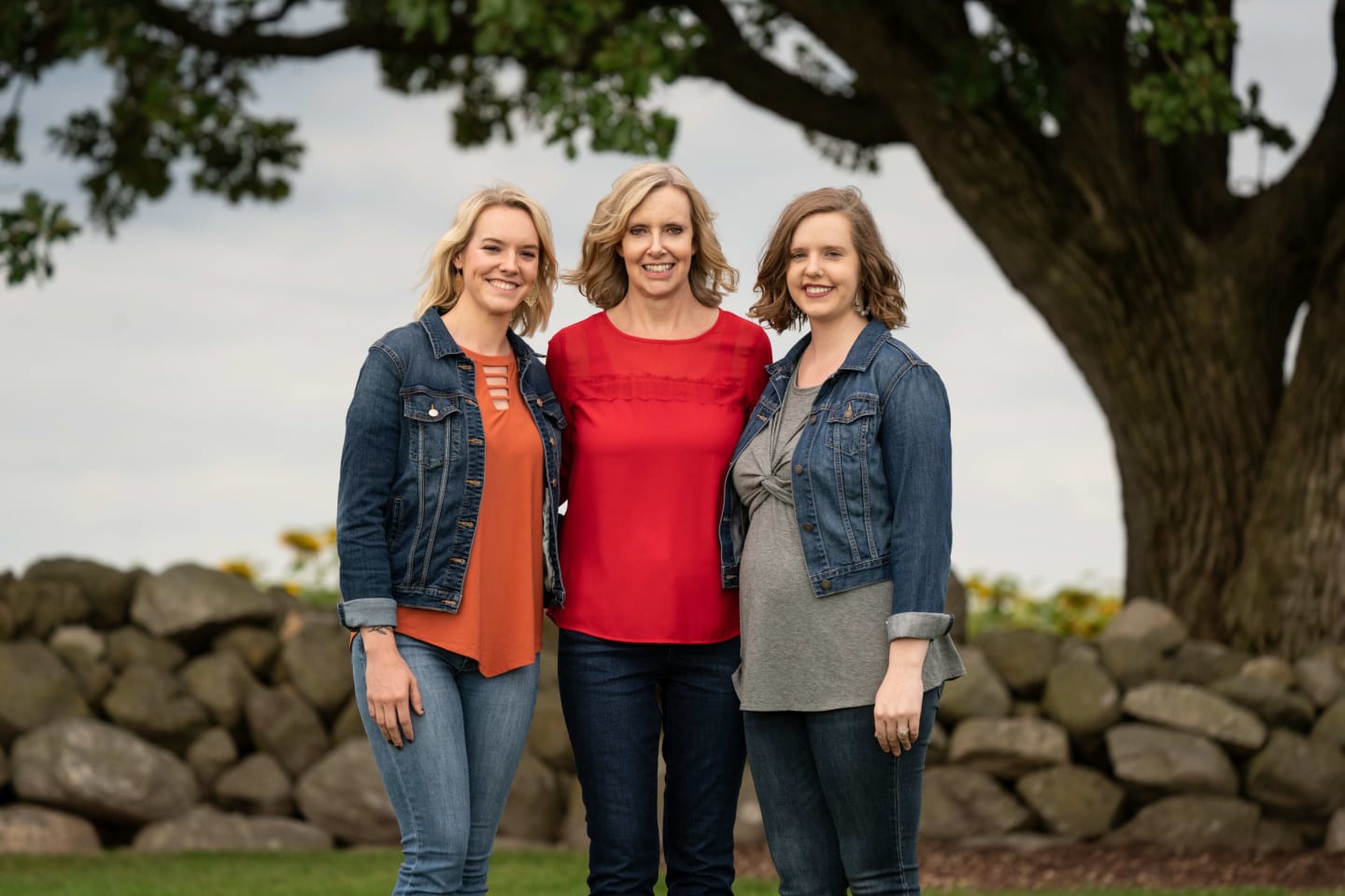 Amy standing between her twin daughters Lindsay and Holly