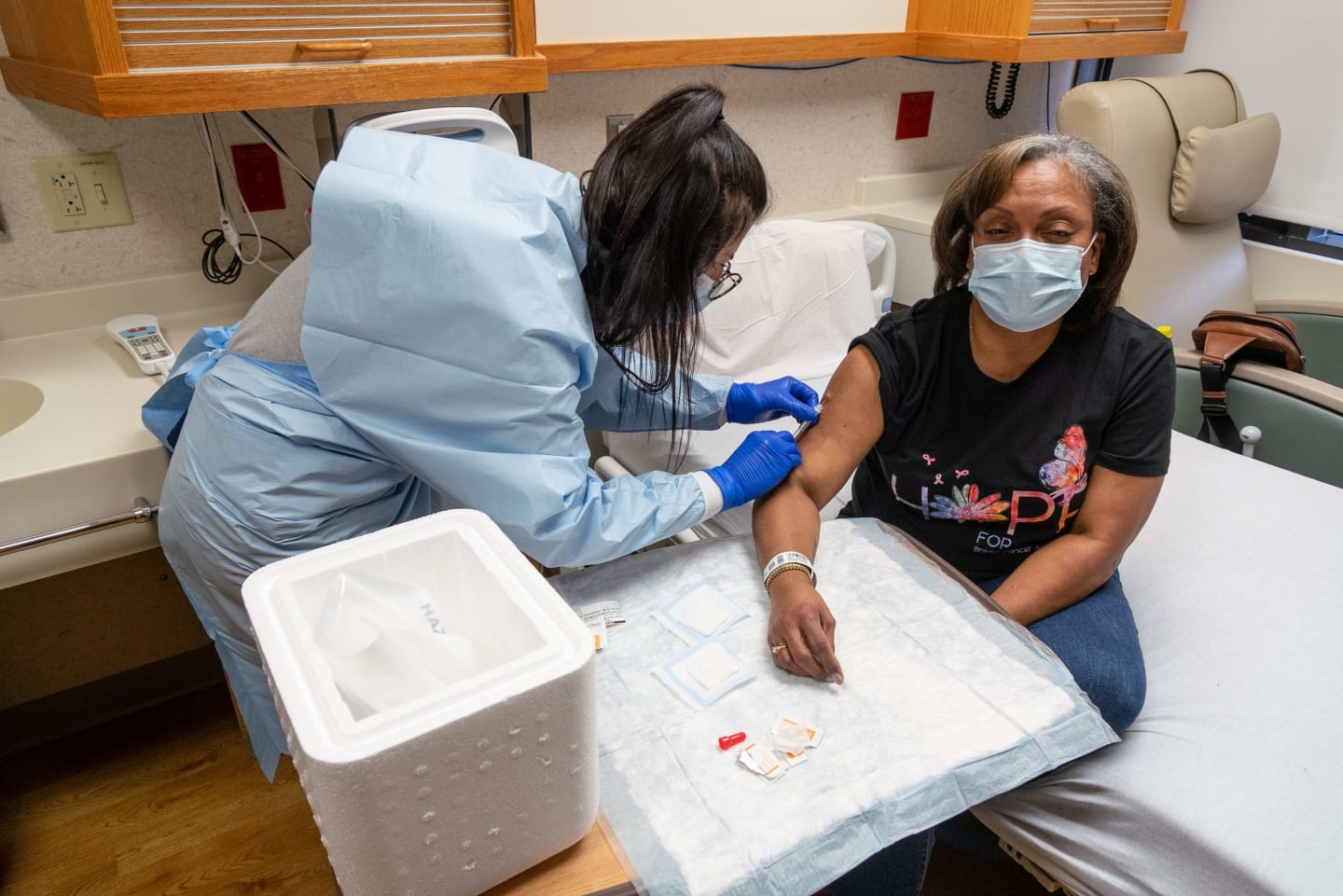 Dr. Eva Vivian receiving the vaccine